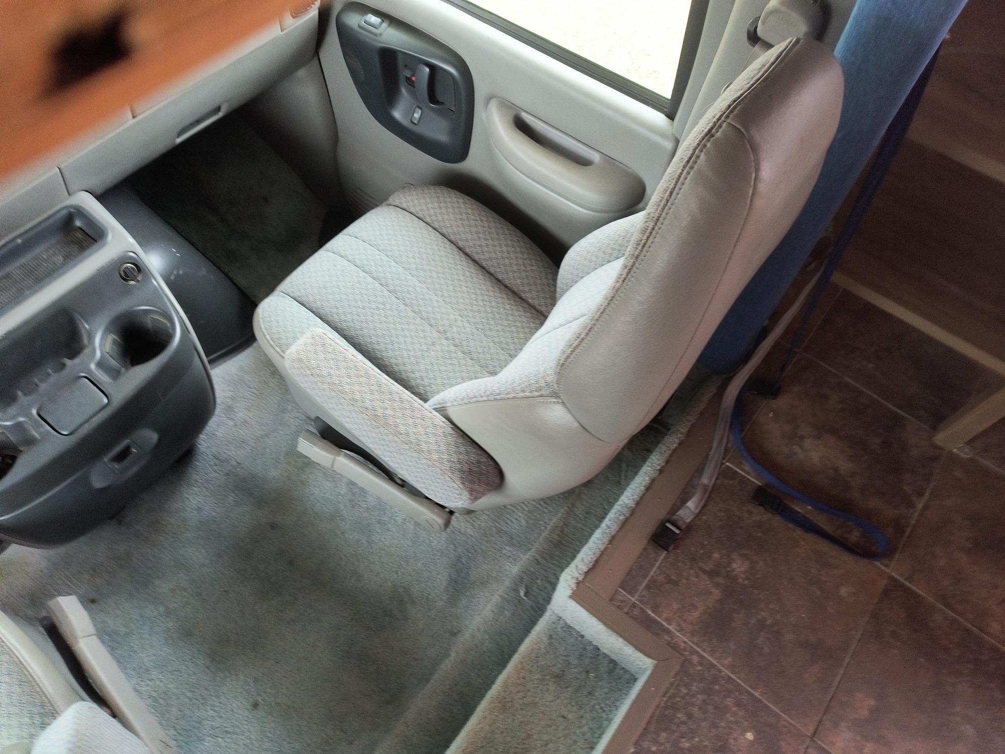 1998 chevrolet express g3500 with 49993 miles for sale near Elk River, Minnesota 106704_31_passenger_seat.jpg