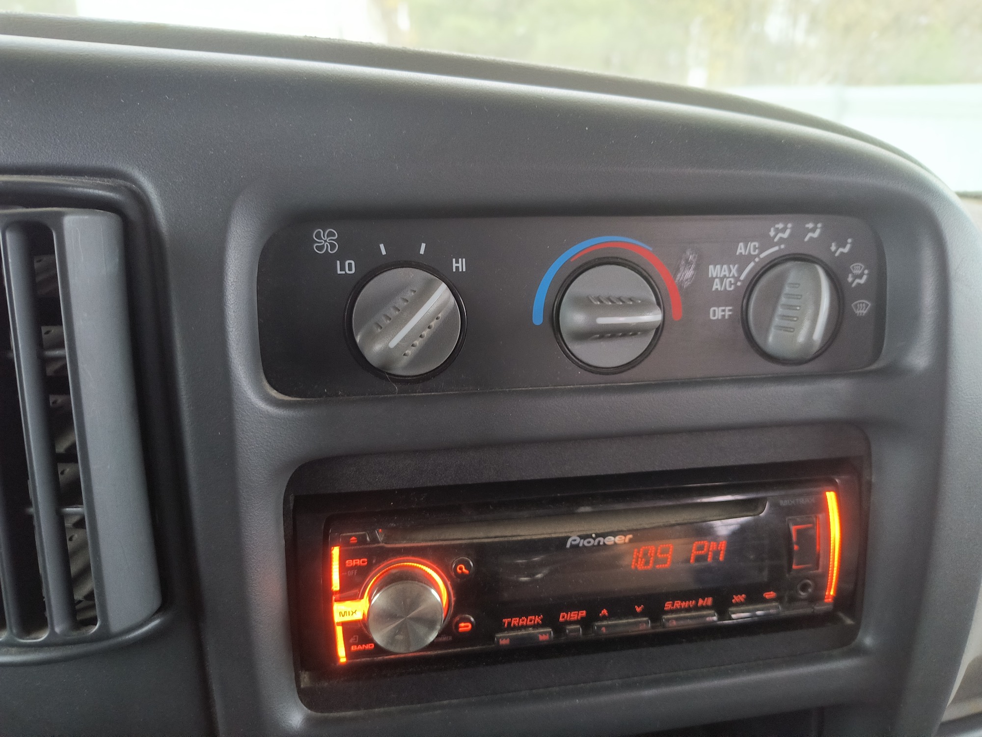 1998 chevrolet express g3500 with 49993 miles for sale near Elk River, Minnesota 106704_40_climate_control.jpg