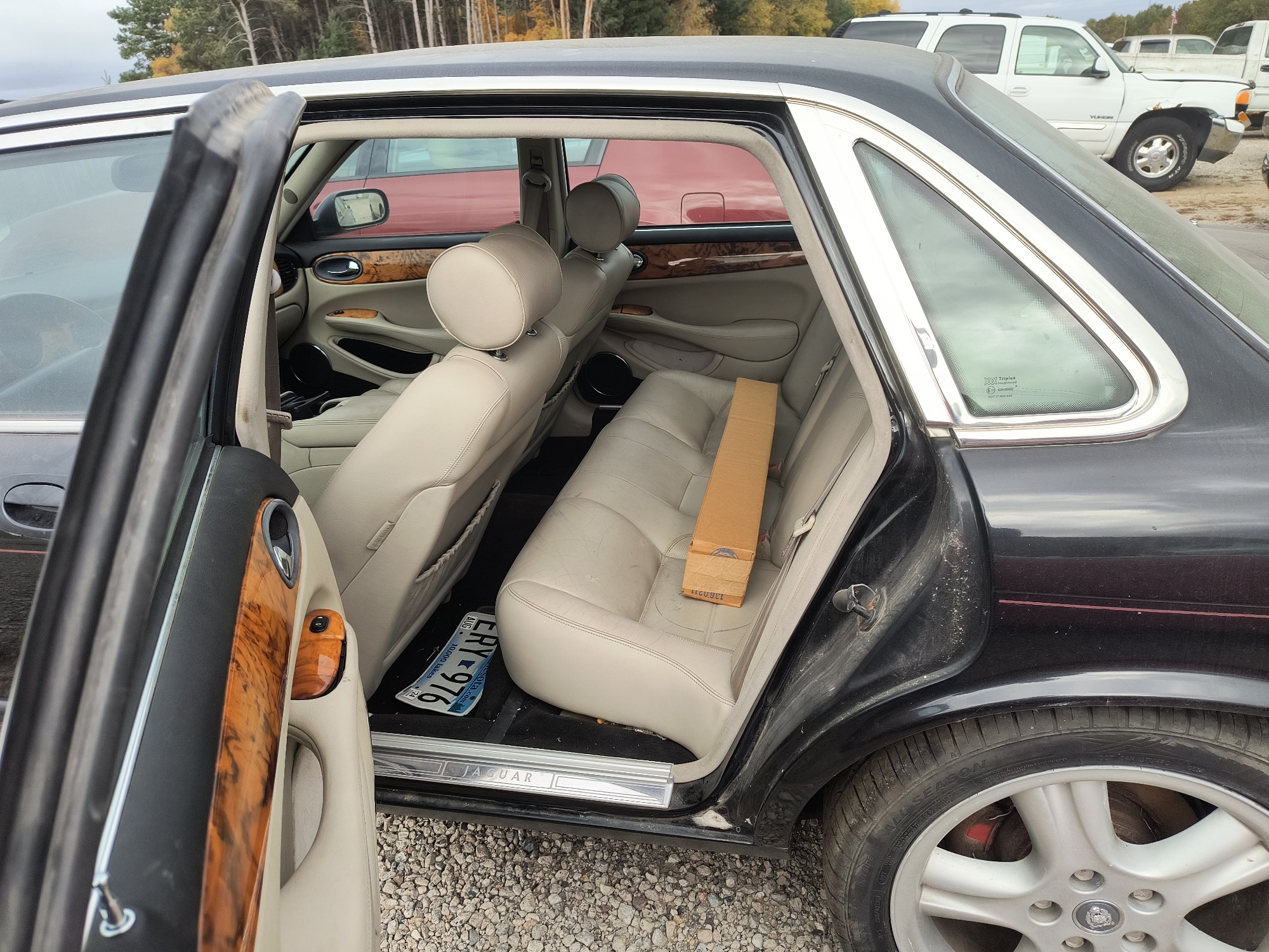 1999 jaguar xj-sedan xjr for sale near Elk River, Minnesota 106707_24_drv_rear_seat.jpg