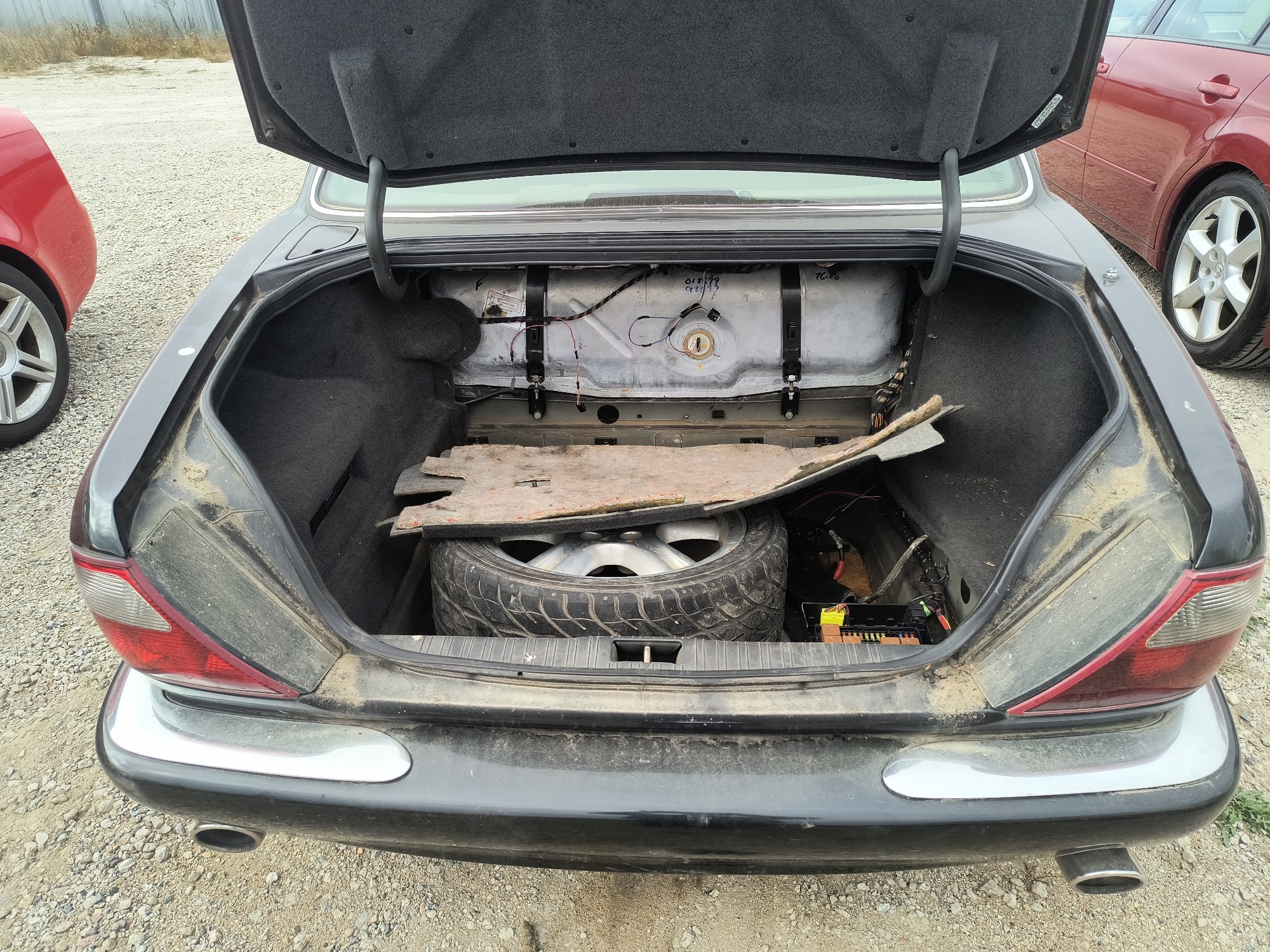 1999 jaguar xj-sedan xjr for sale near Elk River, Minnesota 106707_26_trunk.jpg