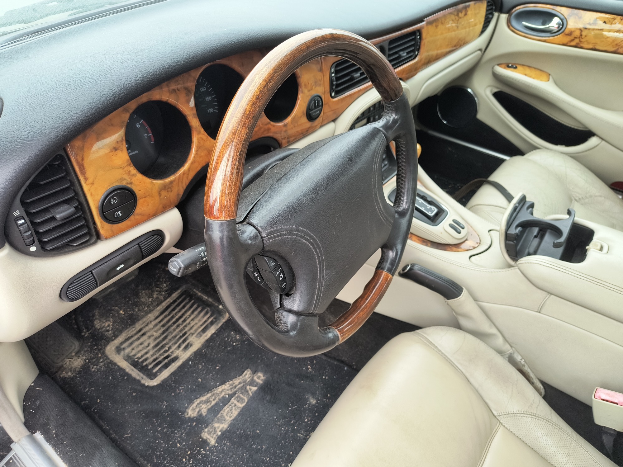 1999 jaguar xj-sedan xjr for sale near Elk River, Minnesota 106707_37_left_of_steering_wheel.jpg