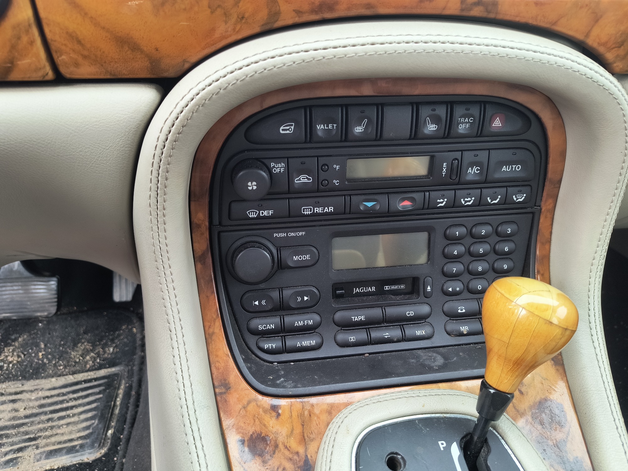 1999 jaguar xj-sedan xjr for sale near Elk River, Minnesota 106707_40_climate_control.jpg