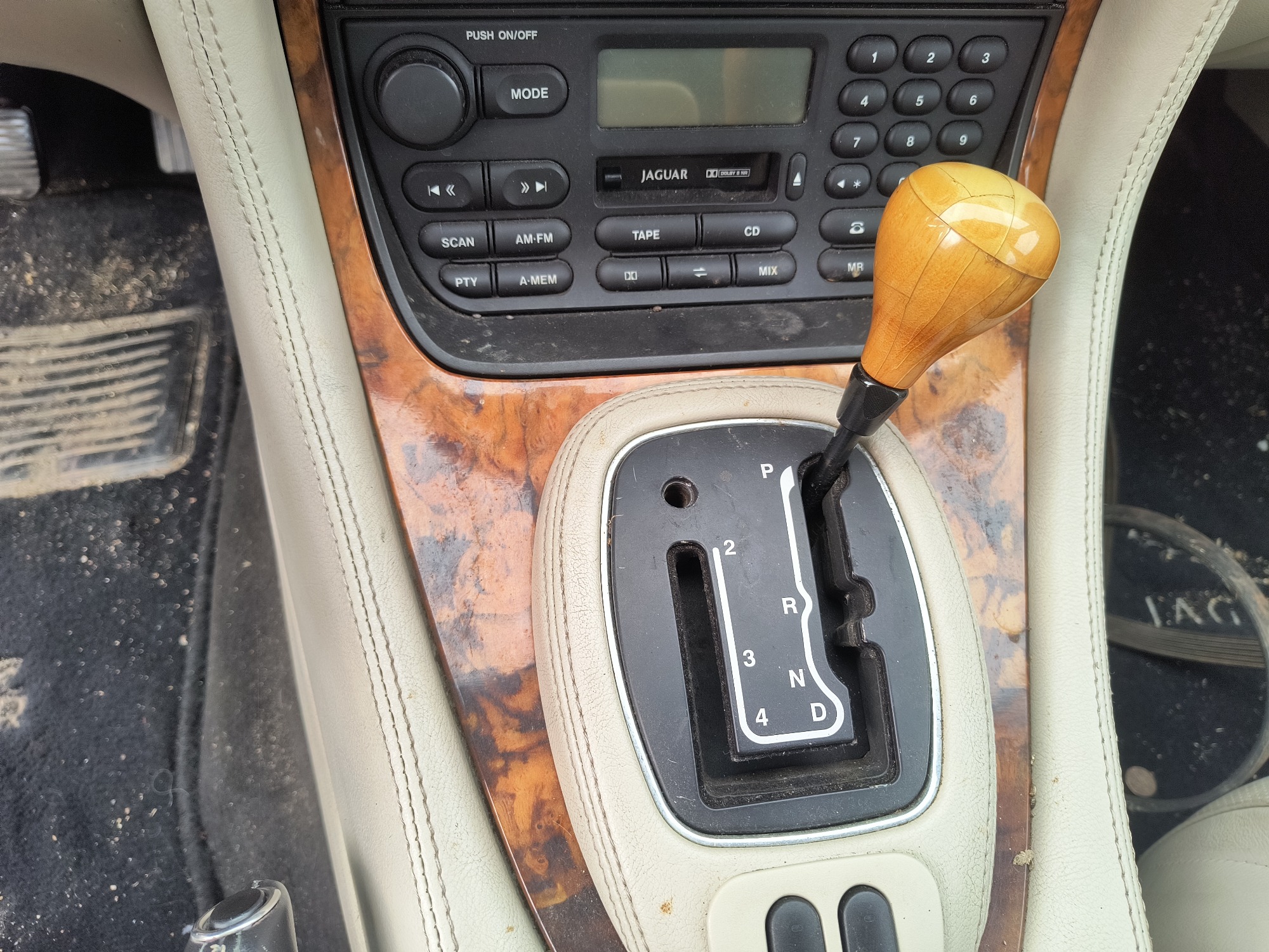 1999 jaguar xj-sedan xjr for sale near Elk River, Minnesota 106707_41_shifter.jpg