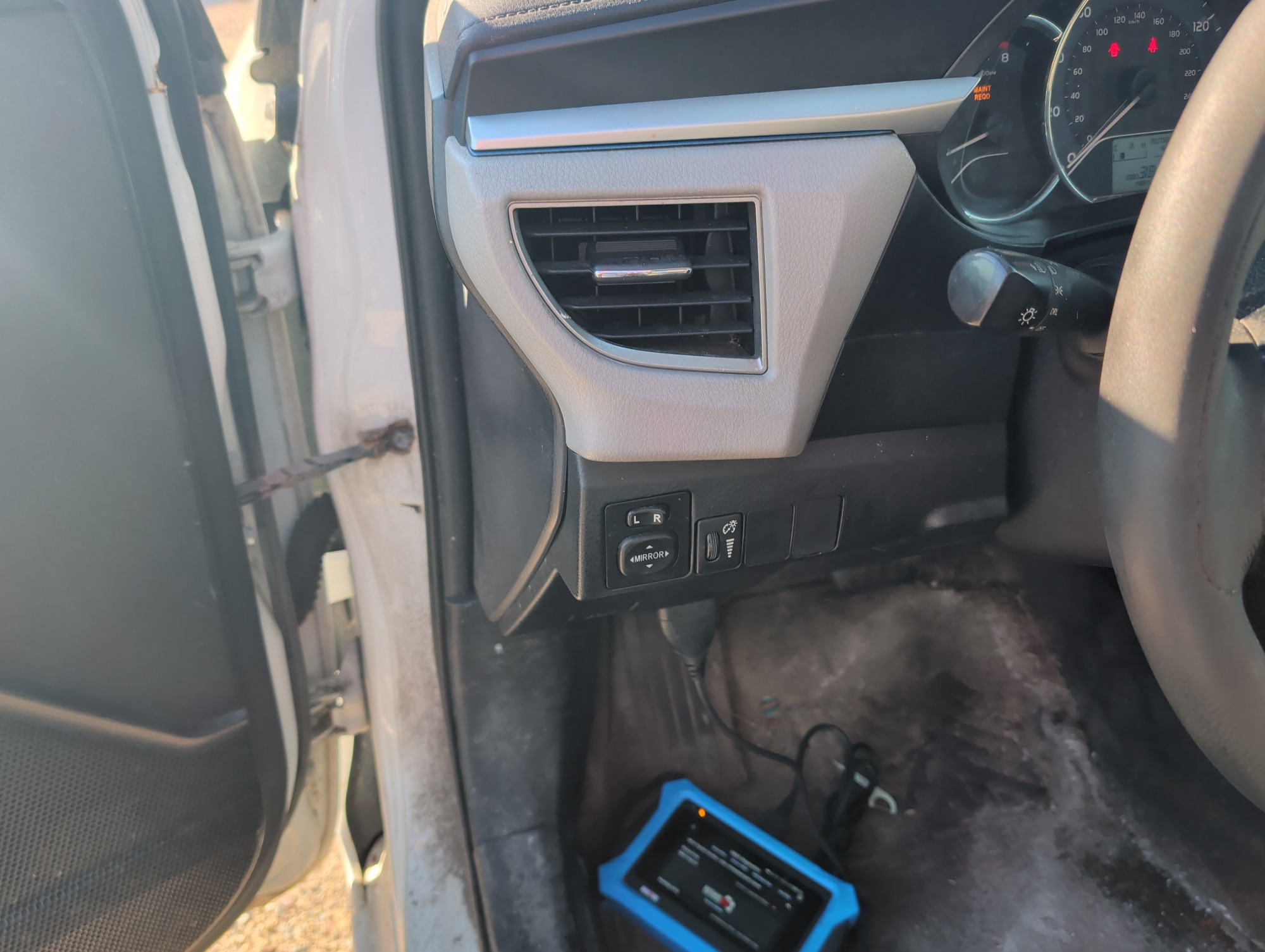 2014 toyota corolla le-cvt with 381194 miles for sale near Elk River, Minnesota 106710_37_left_of_steering_wheel.jpg
