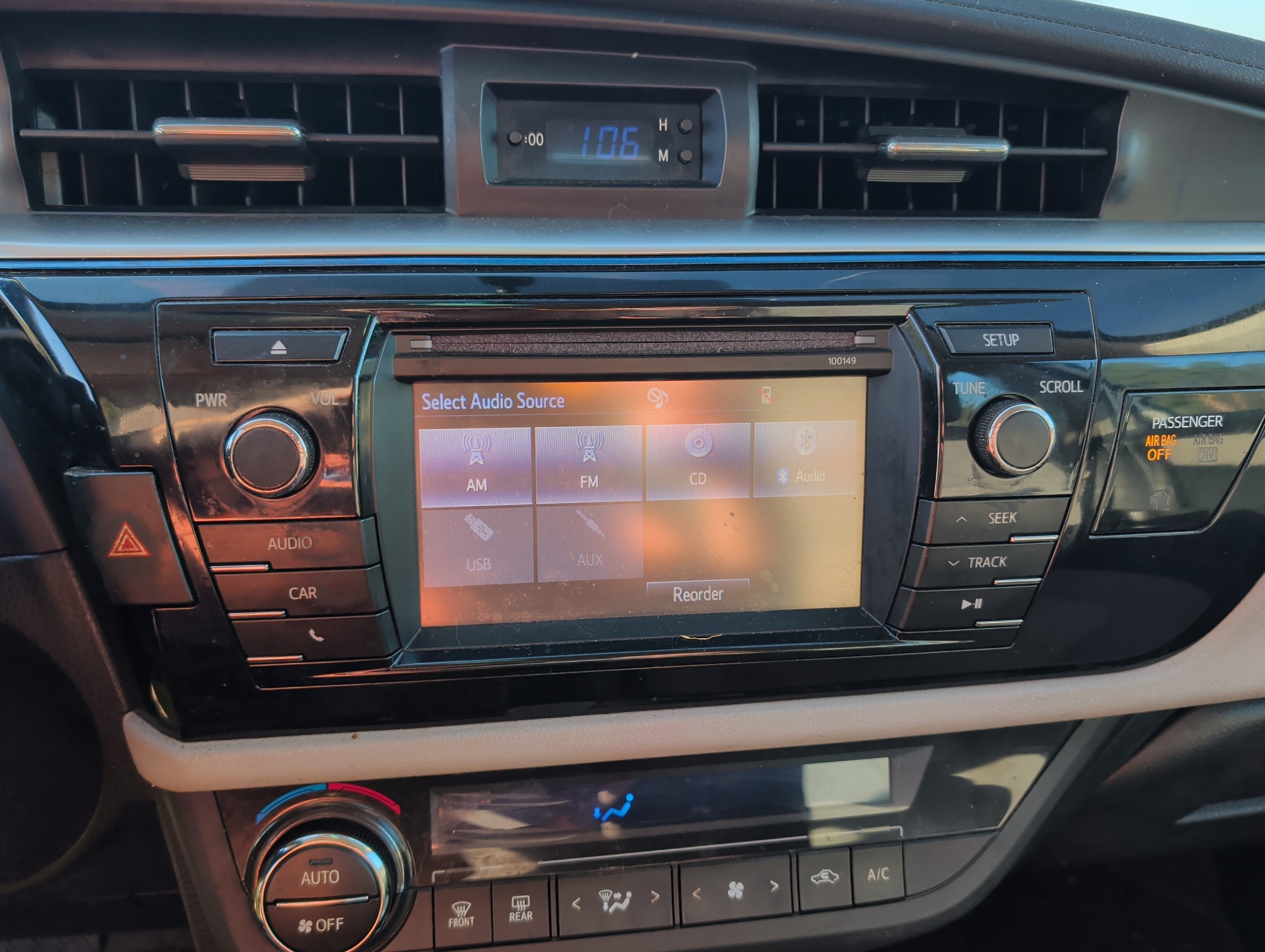 2014 toyota corolla le-cvt with 381194 miles for sale near Elk River, Minnesota 106710_39_radio_closeup.jpg
