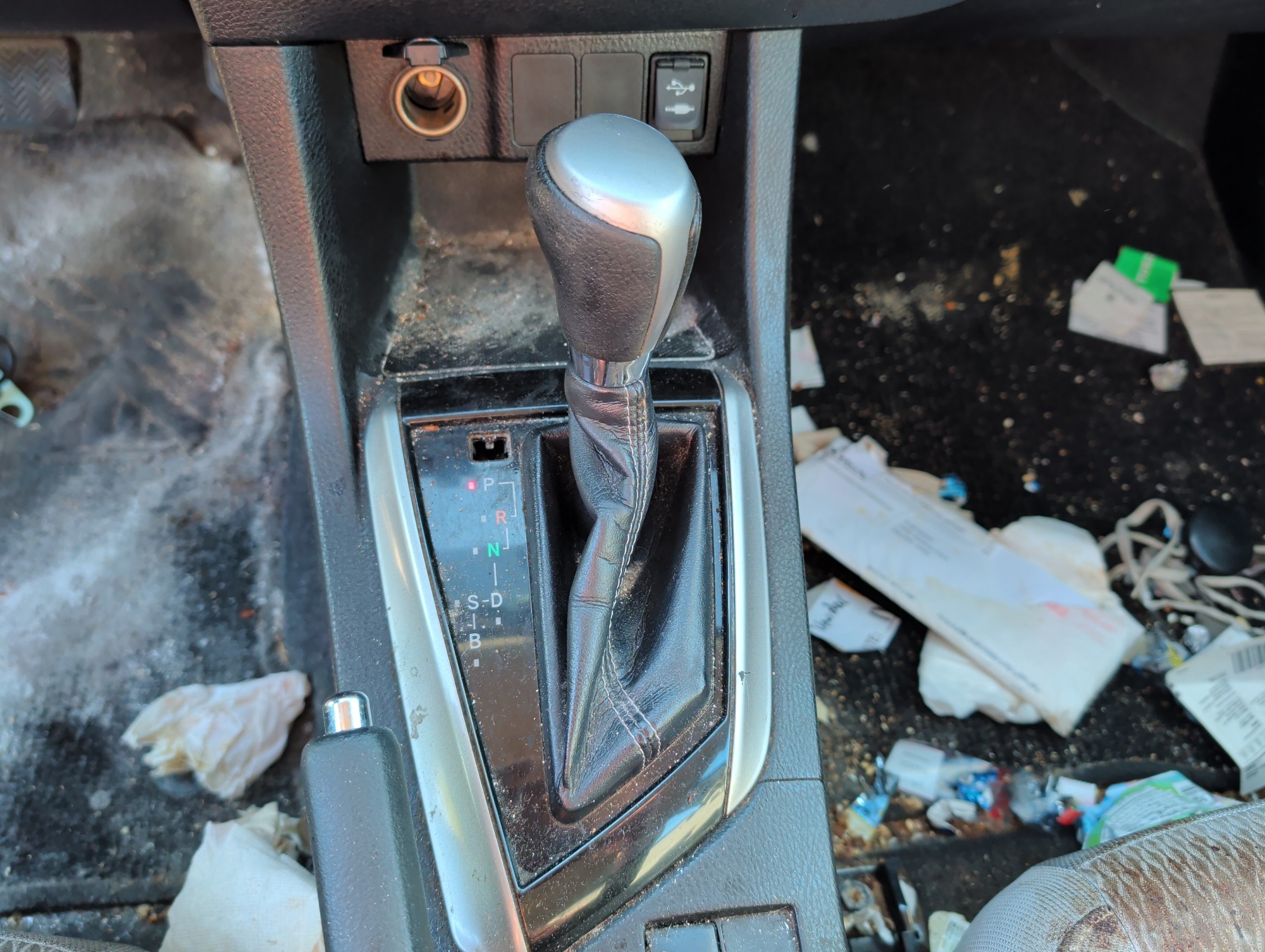 2014 toyota corolla le-cvt with 381194 miles for sale near Elk River, Minnesota 106710_41_shifter.jpg