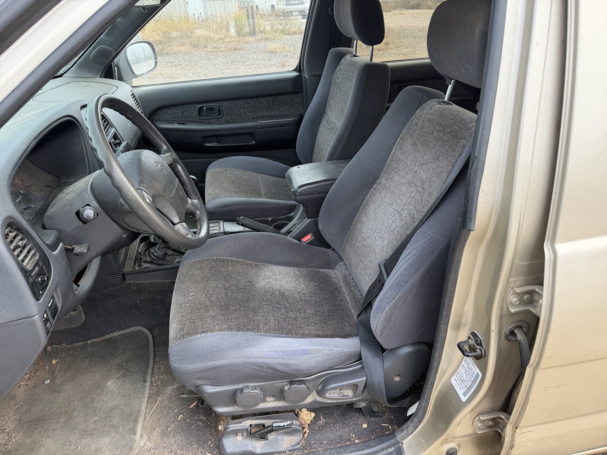 1997 nissan pathfinder xe-4-door-4wd with 97077 miles for sale near Elk River, Minnesota 106712_22_driver_seat.jpg