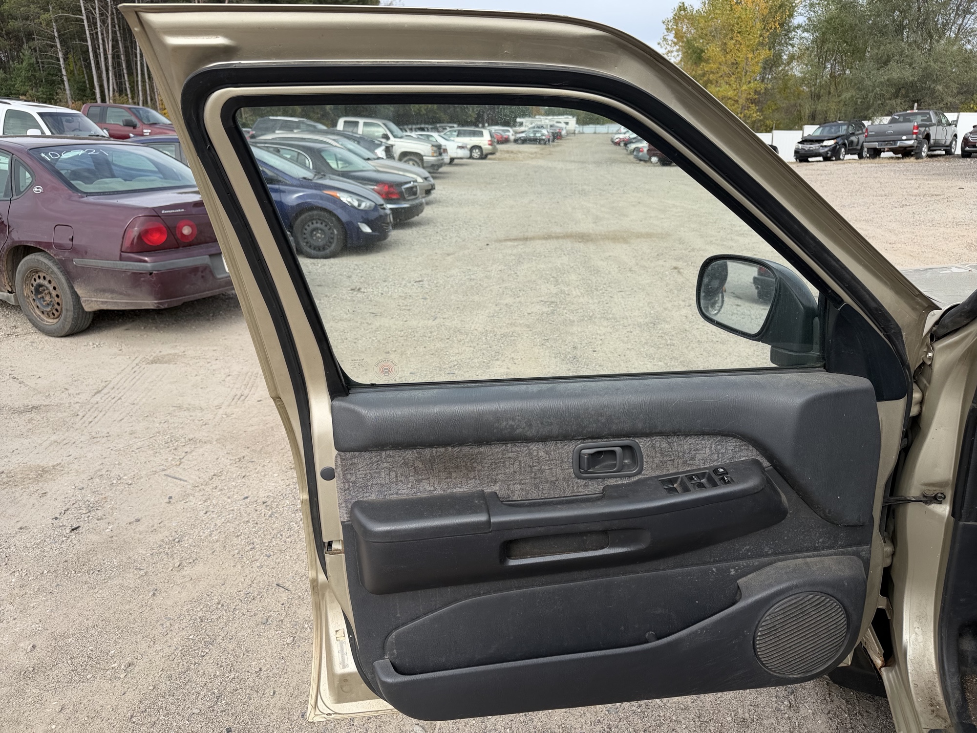 1997 nissan pathfinder xe-4-door-4wd with 97077 miles for sale near Elk River, Minnesota 106712_23_driver_door_panel.jpg