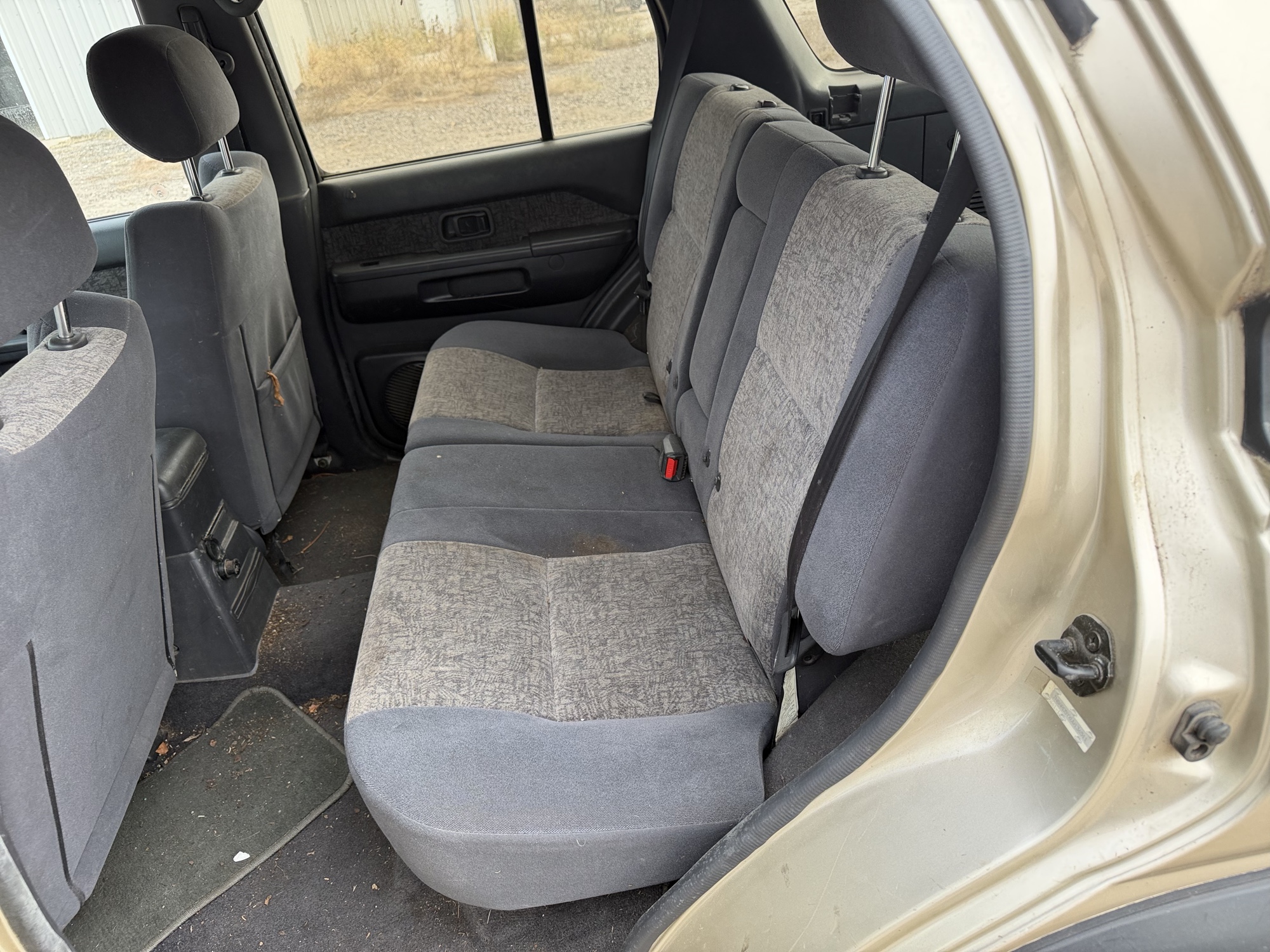 1997 nissan pathfinder xe-4-door-4wd with 97077 miles for sale near Elk River, Minnesota 106712_24_drv_rear_seat.jpg