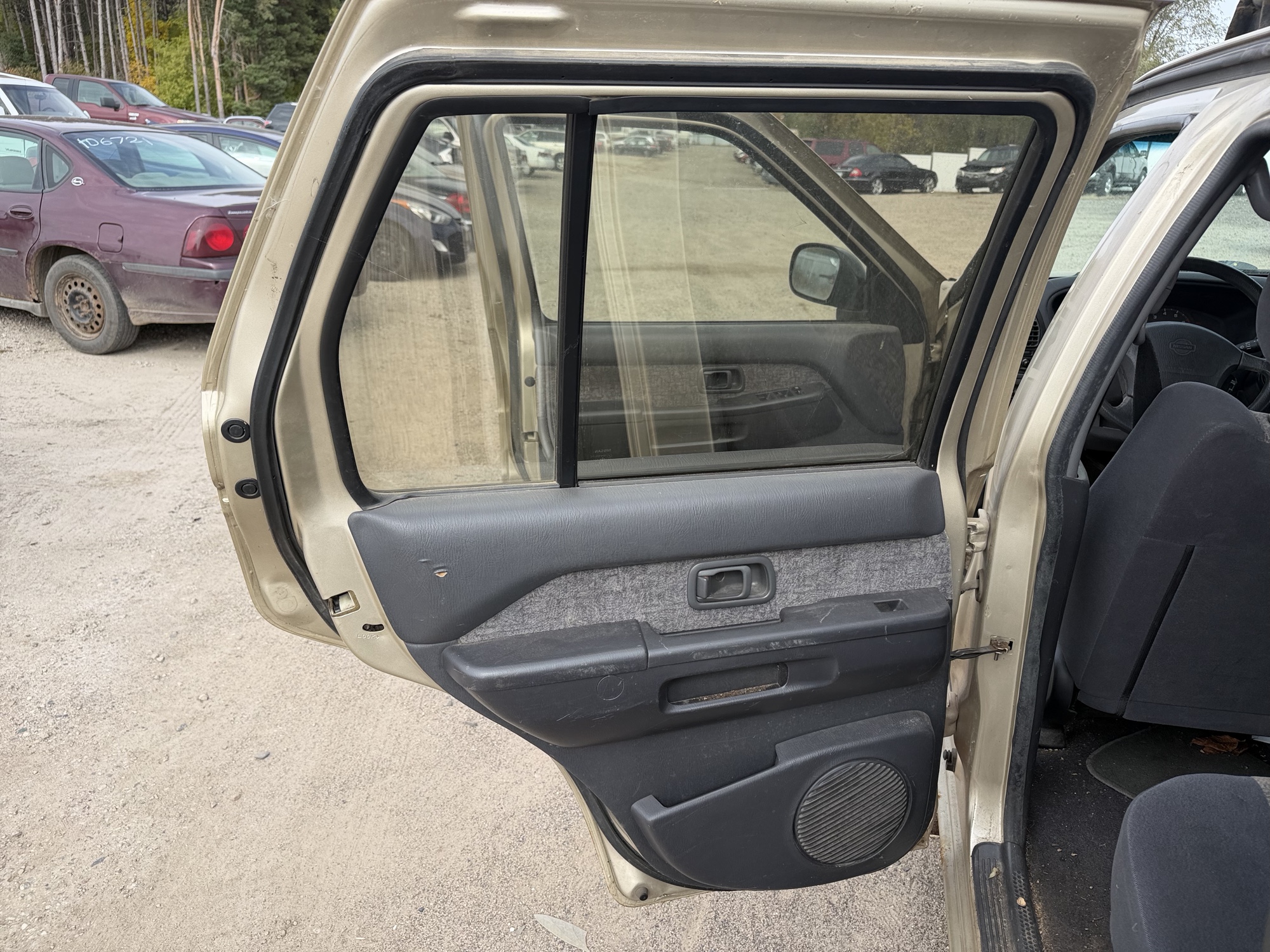 1997 nissan pathfinder xe-4-door-4wd with 97077 miles for sale near Elk River, Minnesota 106712_25_drv_rear_door_panel.jpg