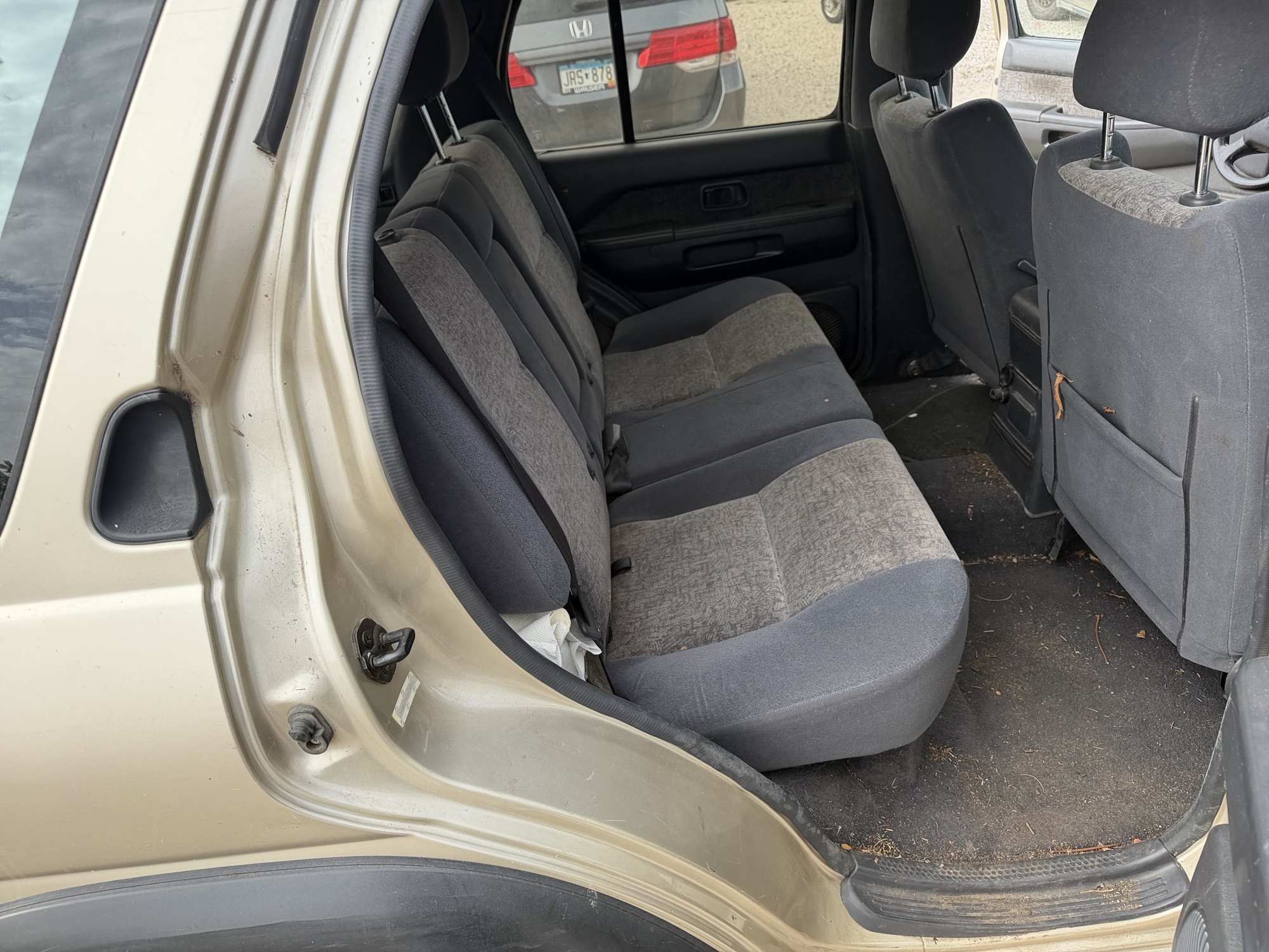 1997 nissan pathfinder xe-4-door-4wd with 97077 miles for sale near Elk River, Minnesota 106712_28_pass_rear_seat.jpg
