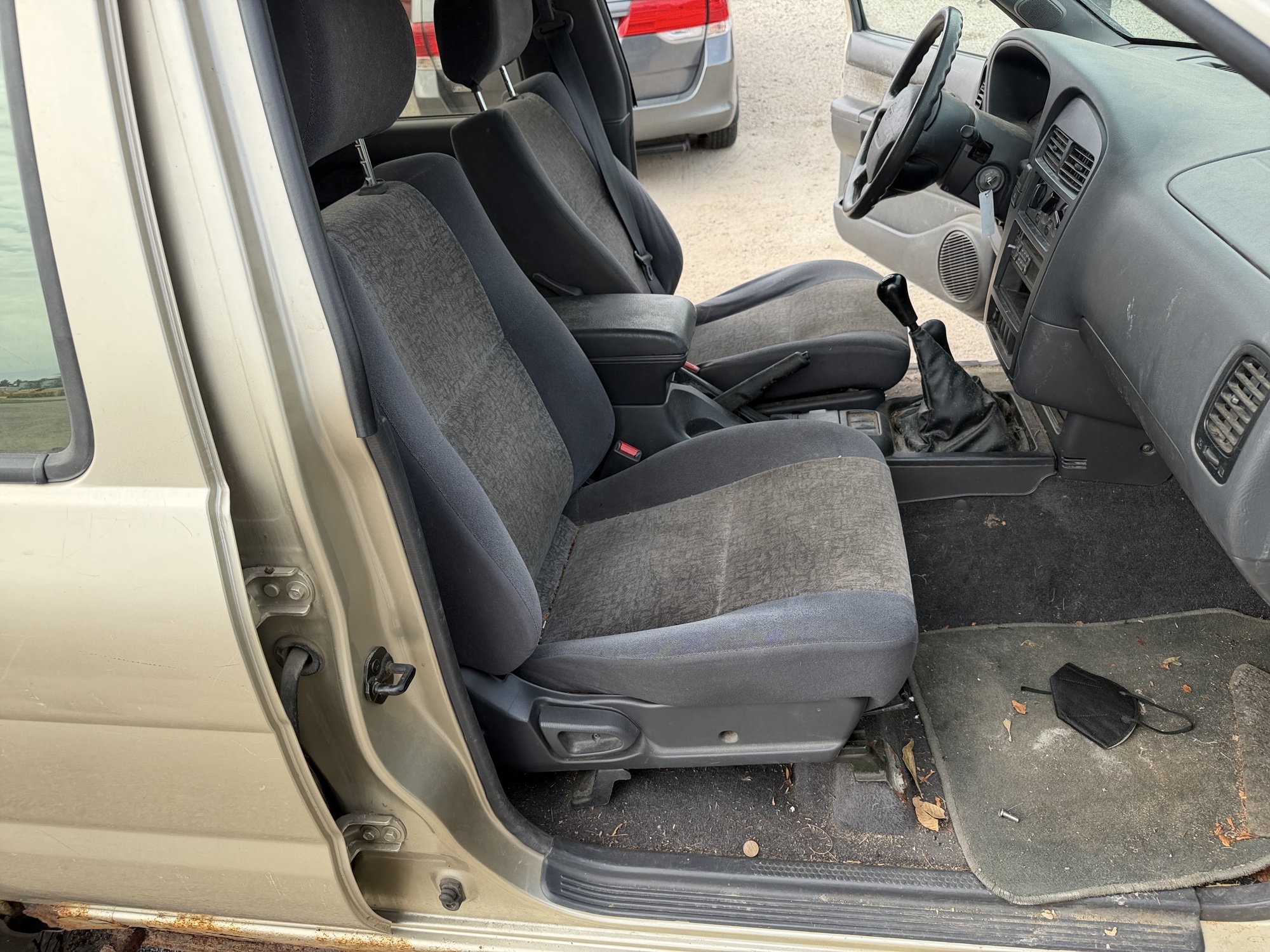 1997 nissan pathfinder xe-4-door-4wd with 97077 miles for sale near Elk River, Minnesota 106712_31_passenger_seat.jpg