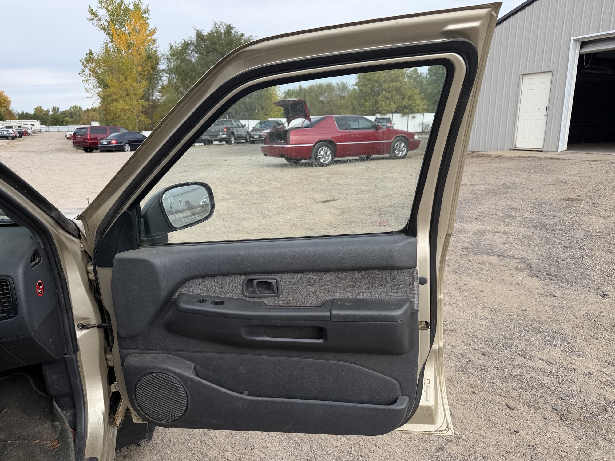 1997 nissan pathfinder xe-4-door-4wd with 97077 miles for sale near Elk River, Minnesota 106712_32_passenger_door_panel.jpg
