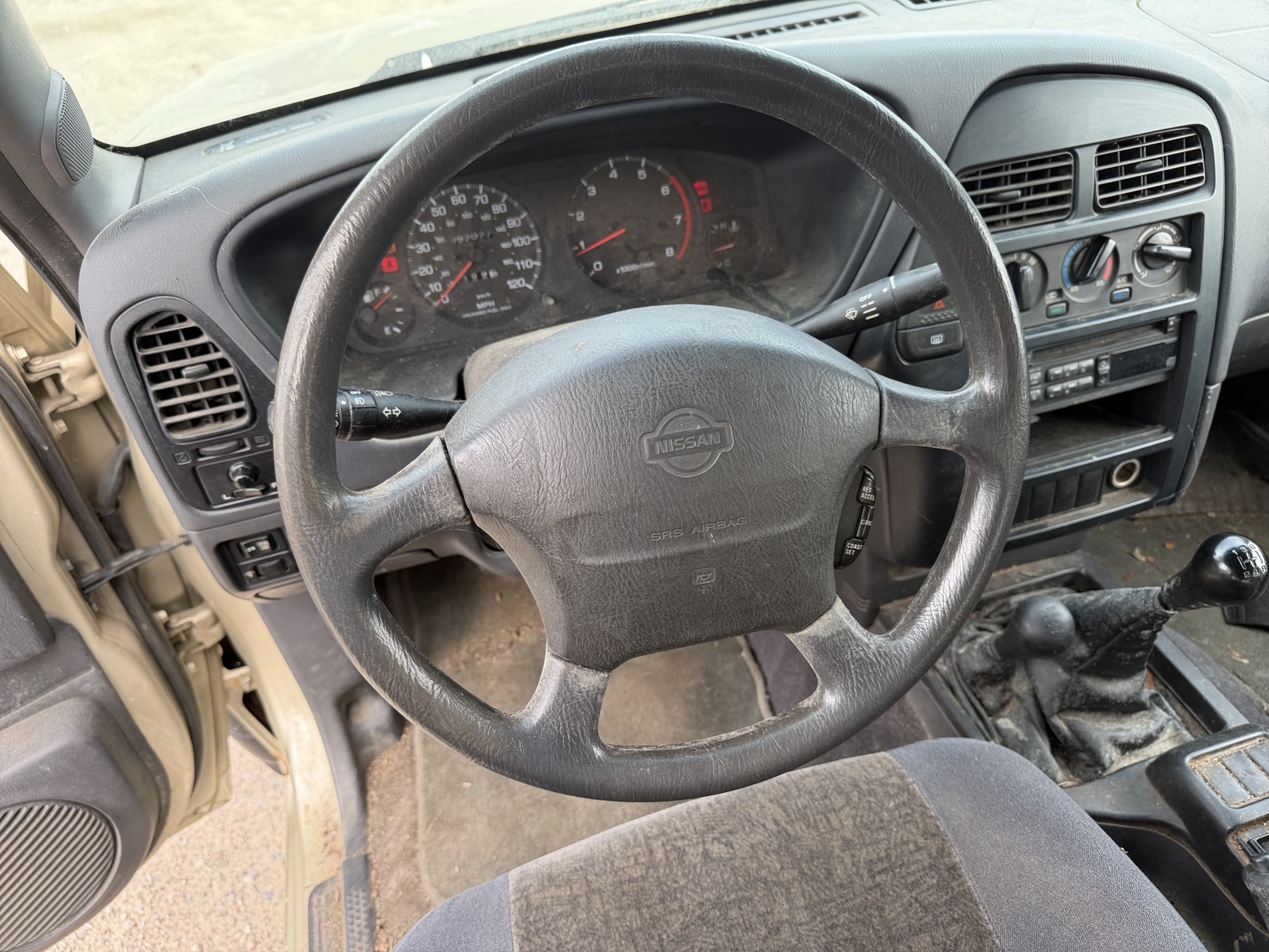 1997 nissan pathfinder xe-4-door-4wd with 97077 miles for sale near Elk River, Minnesota 106712_36_steering_wheel.jpg