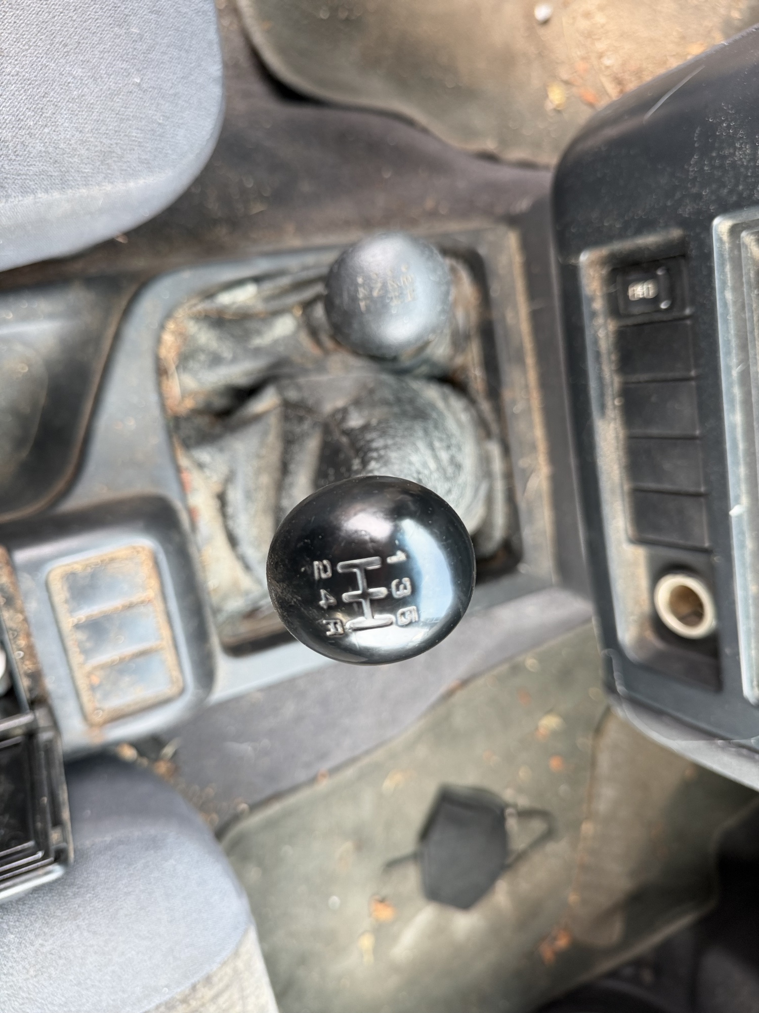 1997 nissan pathfinder xe-4-door-4wd with 97077 miles for sale near Elk River, Minnesota 106712_41_shifter.jpg
