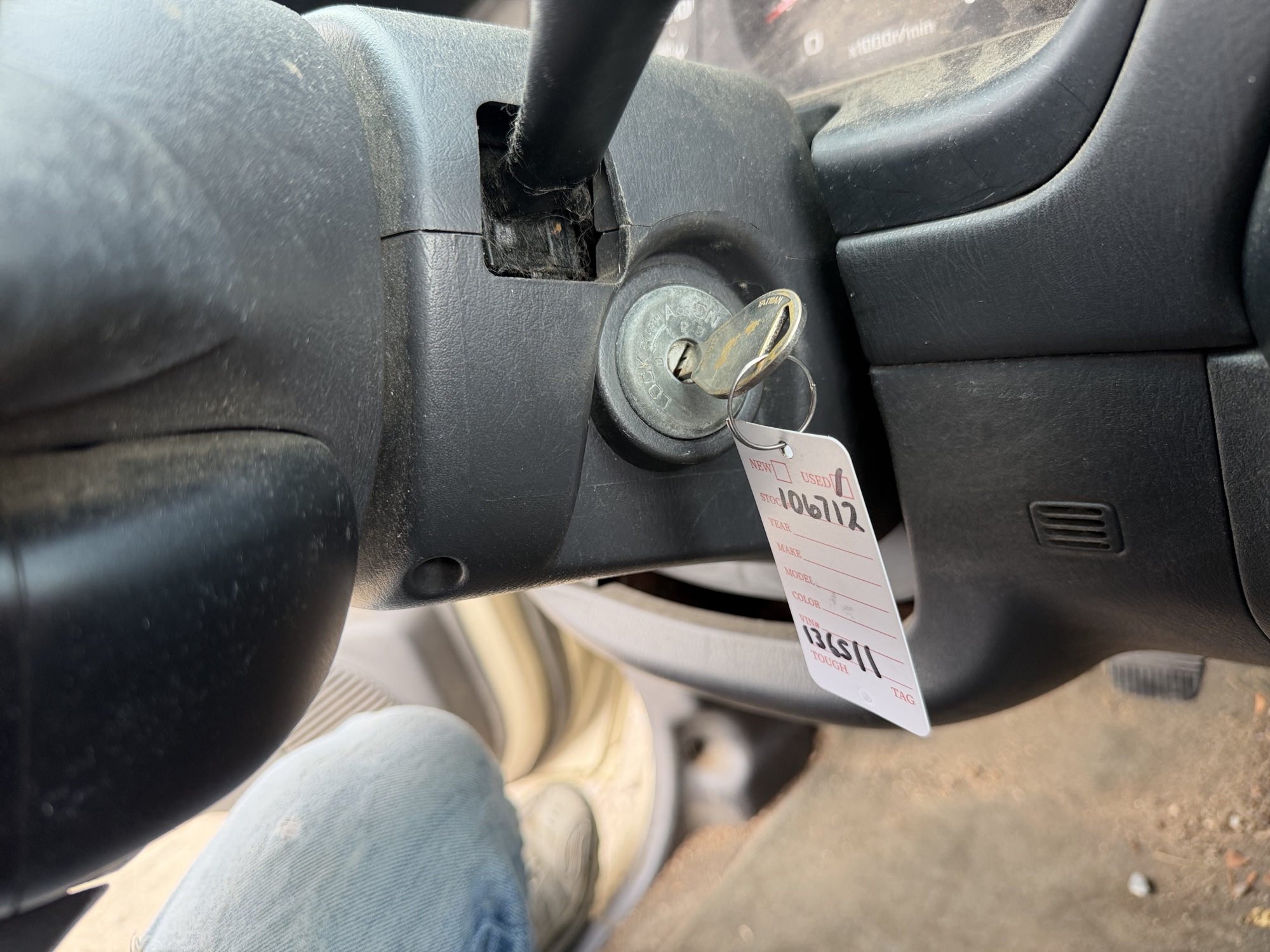 1997 nissan pathfinder xe-4-door-4wd with 97077 miles for sale near Elk River, Minnesota 106712_51_keys.jpg
