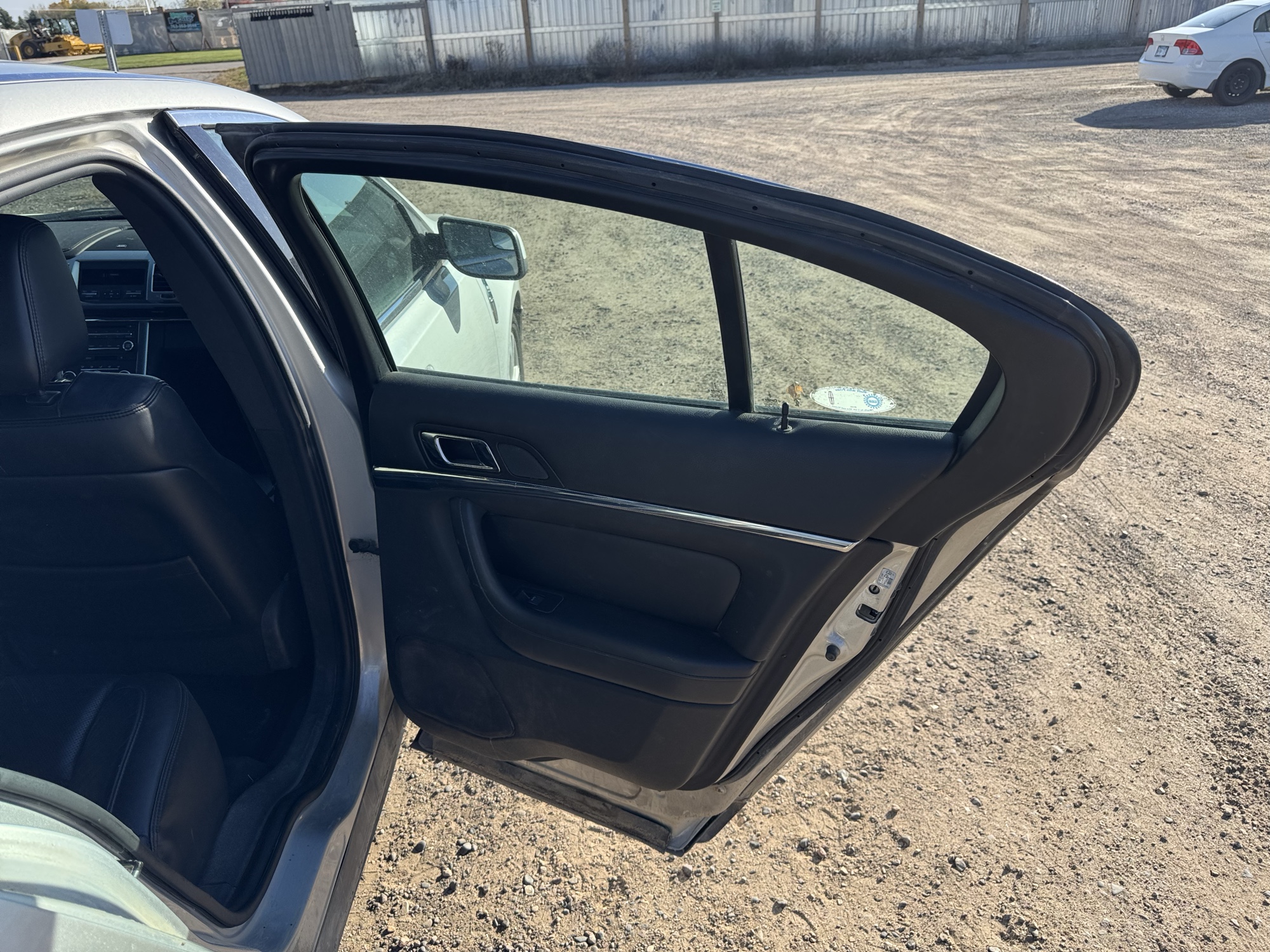 2010 lincoln mks 3.7l-fwd with 233502 miles for sale near Elk River, Minnesota 106714_30_pass_rear_door_panel.jpg