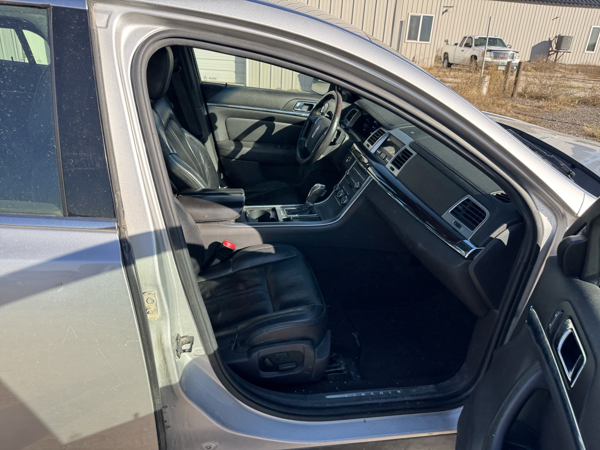 2010 lincoln mks 3.7l-fwd with 233502 miles for sale near Elk River, Minnesota 106714_31_passenger_seat.jpg