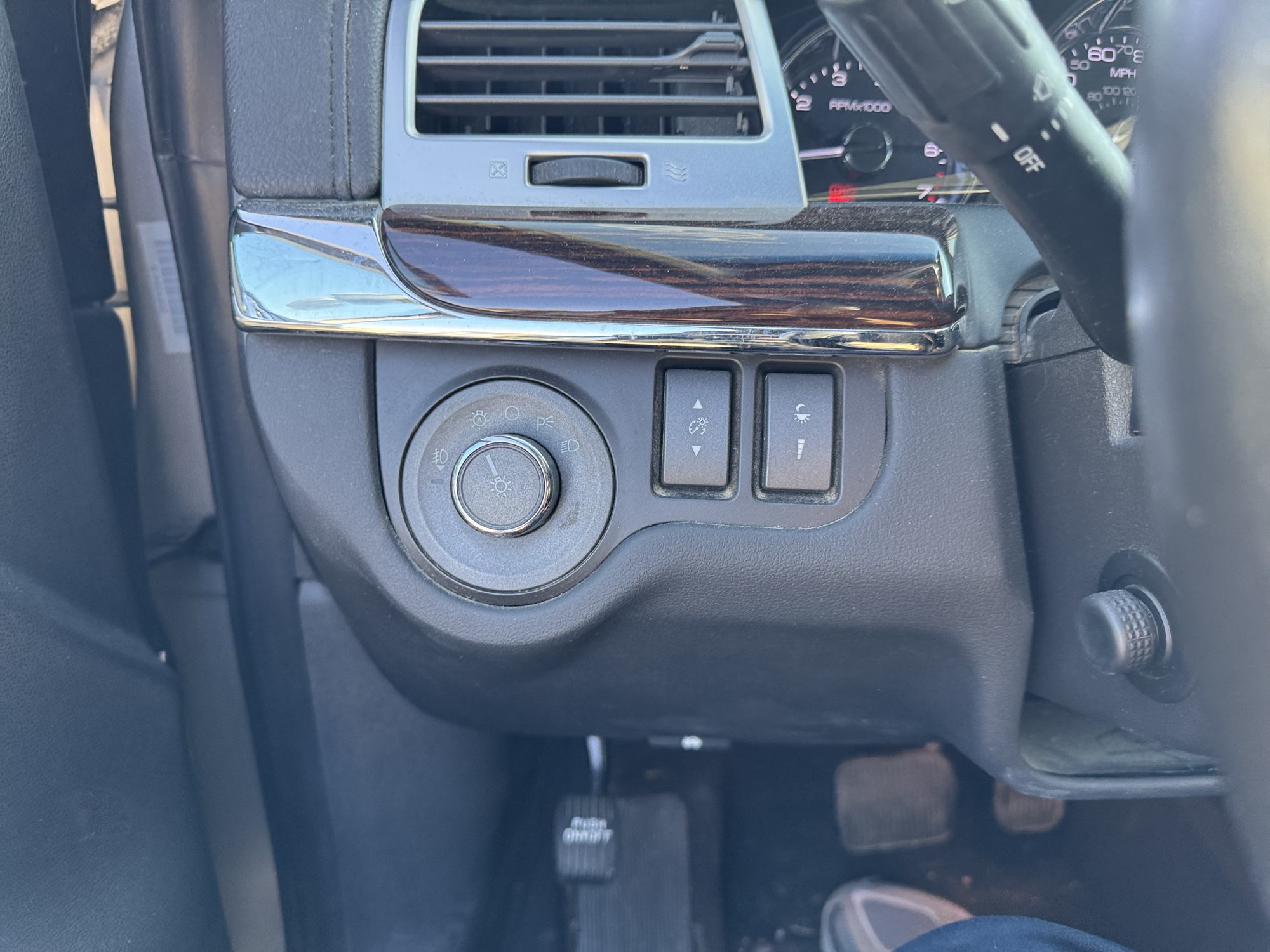 2010 lincoln mks 3.7l-fwd with 233502 miles for sale near Elk River, Minnesota 106714_37_left_of_steering_wheel.jpg