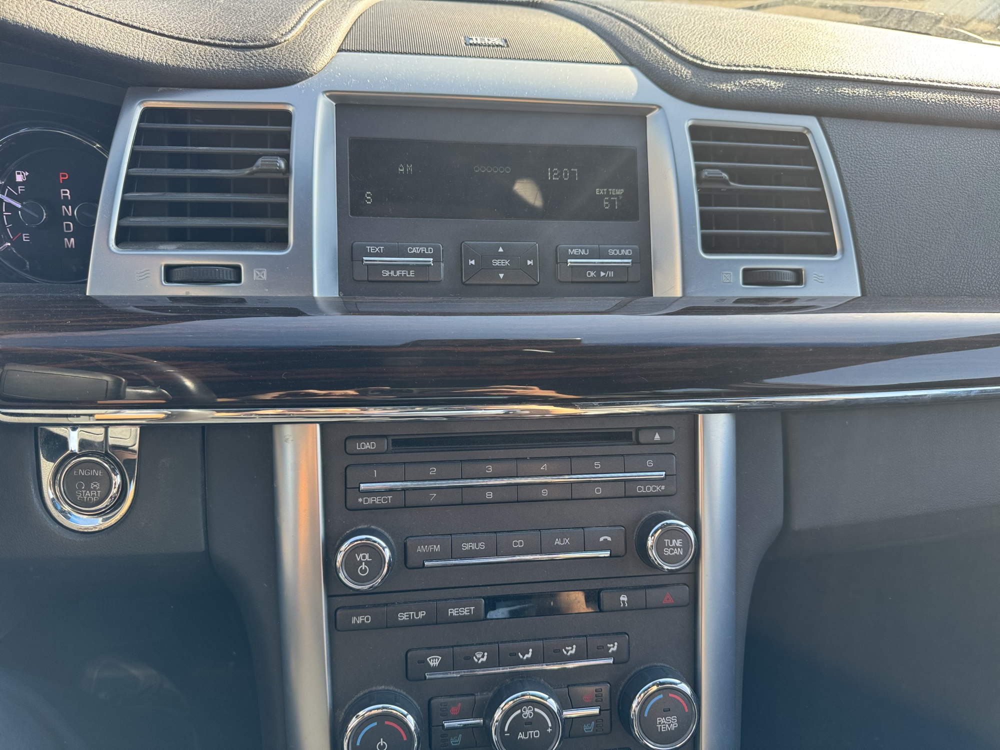 2010 lincoln mks 3.7l-fwd with 233502 miles for sale near Elk River, Minnesota 106714_39_radio_closeup.jpg