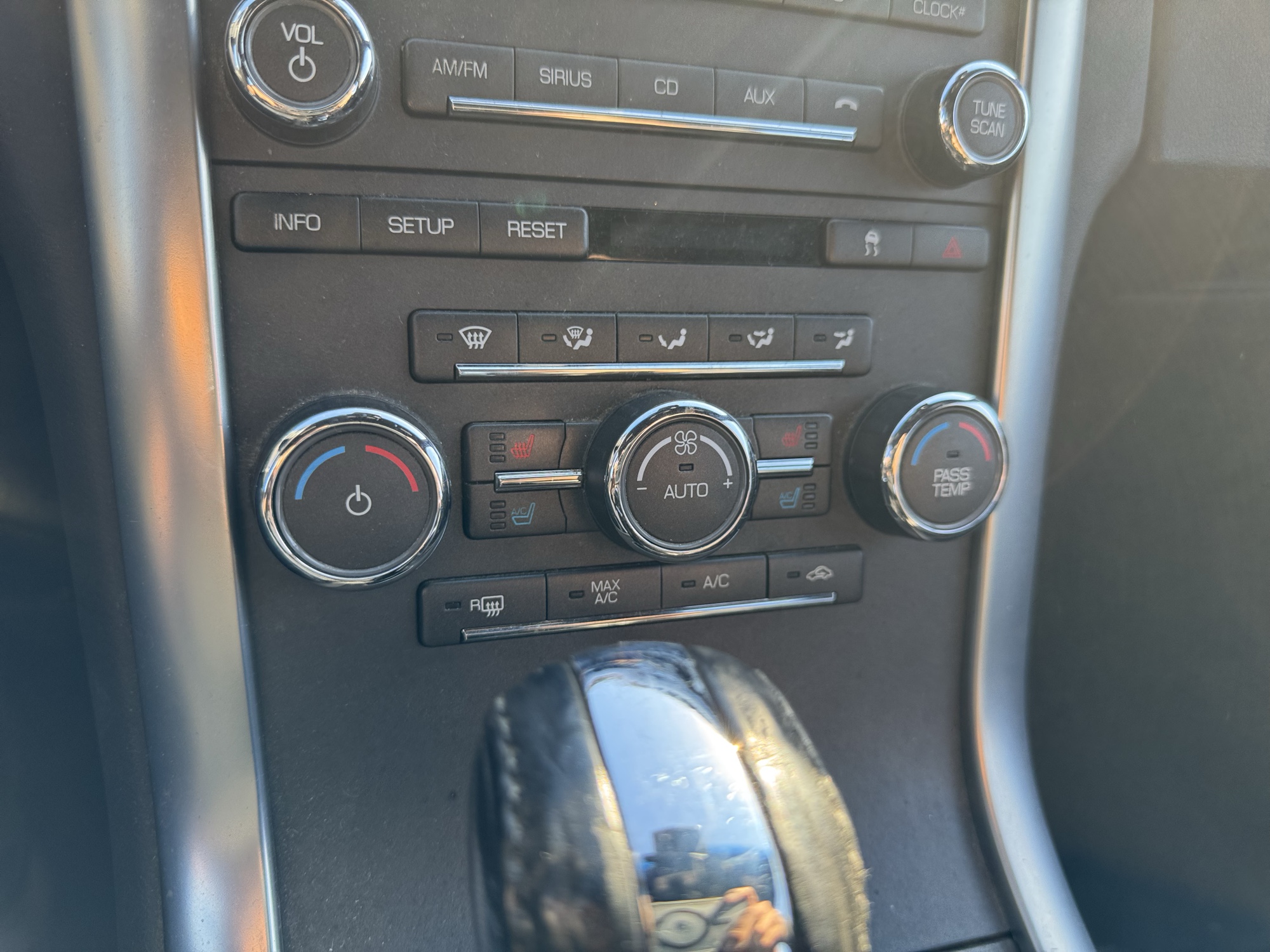 2010 lincoln mks 3.7l-fwd with 233502 miles for sale near Elk River, Minnesota 106714_40_climate_control.jpg