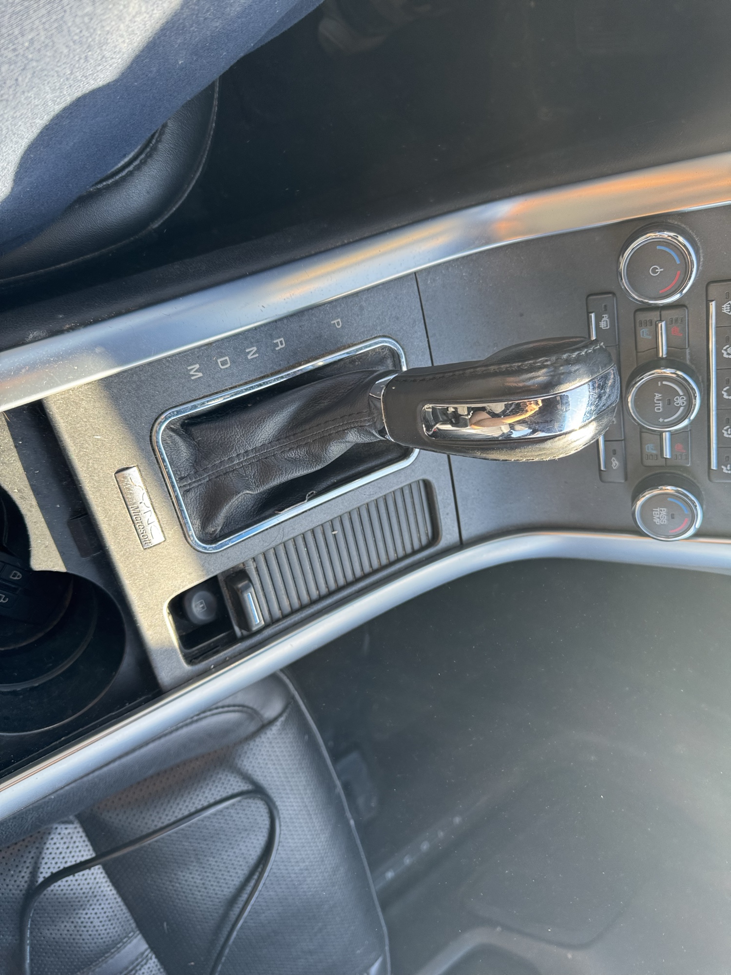 2010 lincoln mks 3.7l-fwd with 233502 miles for sale near Elk River, Minnesota 106714_41_shifter.jpg