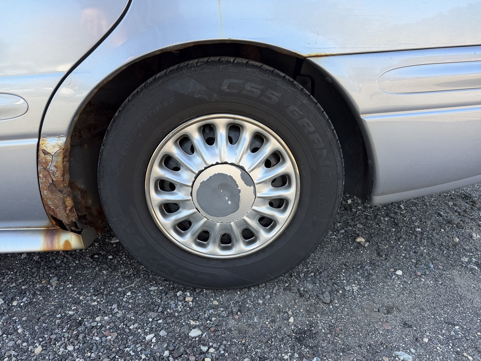 2004 buick lesabre custom with 243841 miles for sale near Elk River, Minnesota 106716_13_rear_drv_wheel.jpg