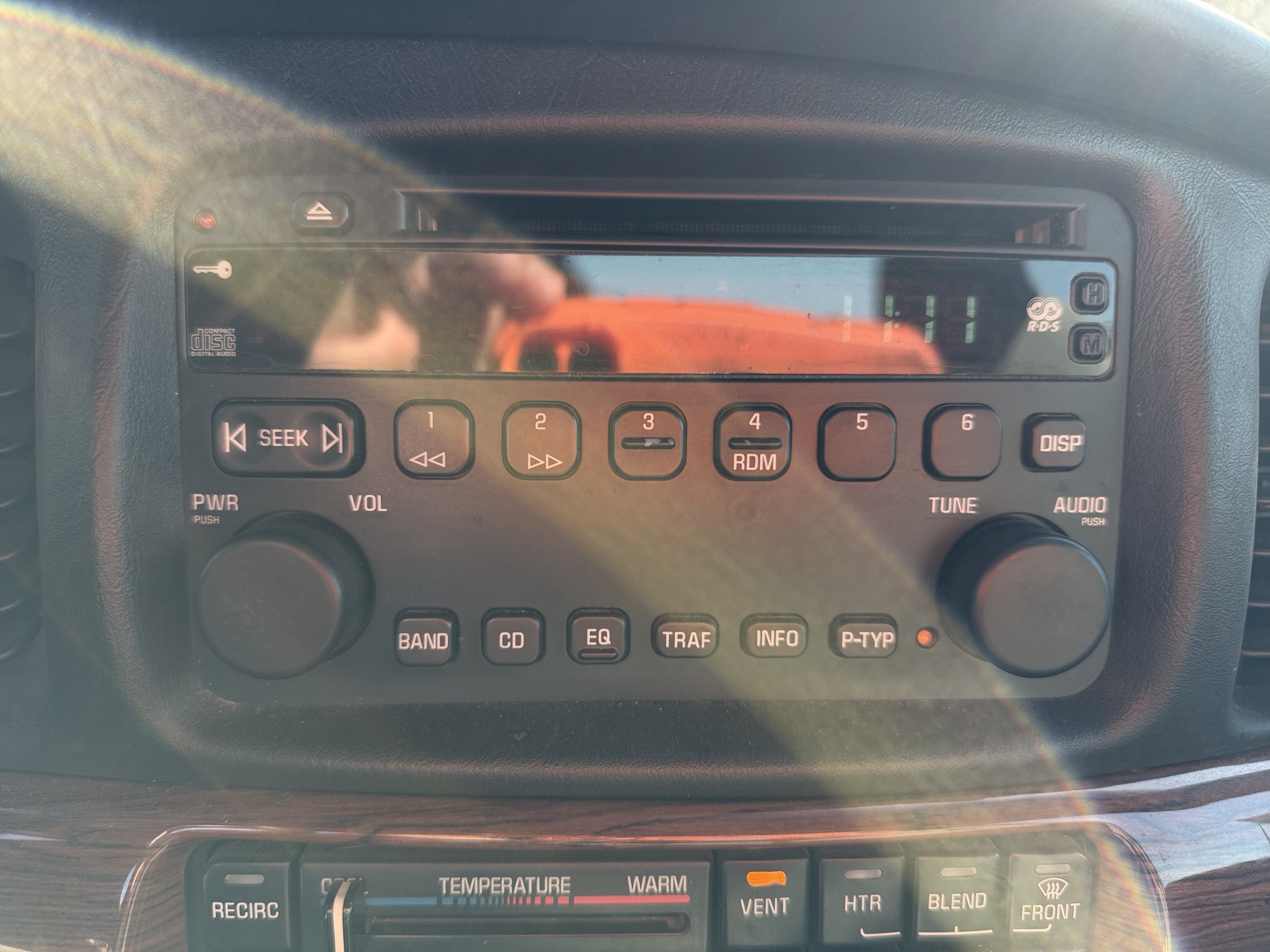 2004 buick lesabre custom with 243841 miles for sale near Elk River, Minnesota 106716_39_radio_closeup.jpg