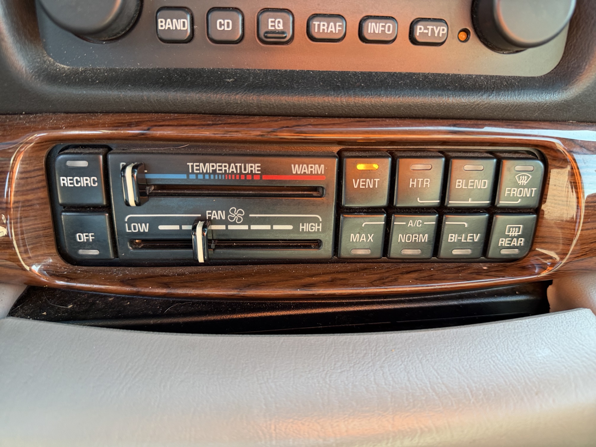 2004 buick lesabre custom with 243841 miles for sale near Elk River, Minnesota 106716_40_climate_control.jpg