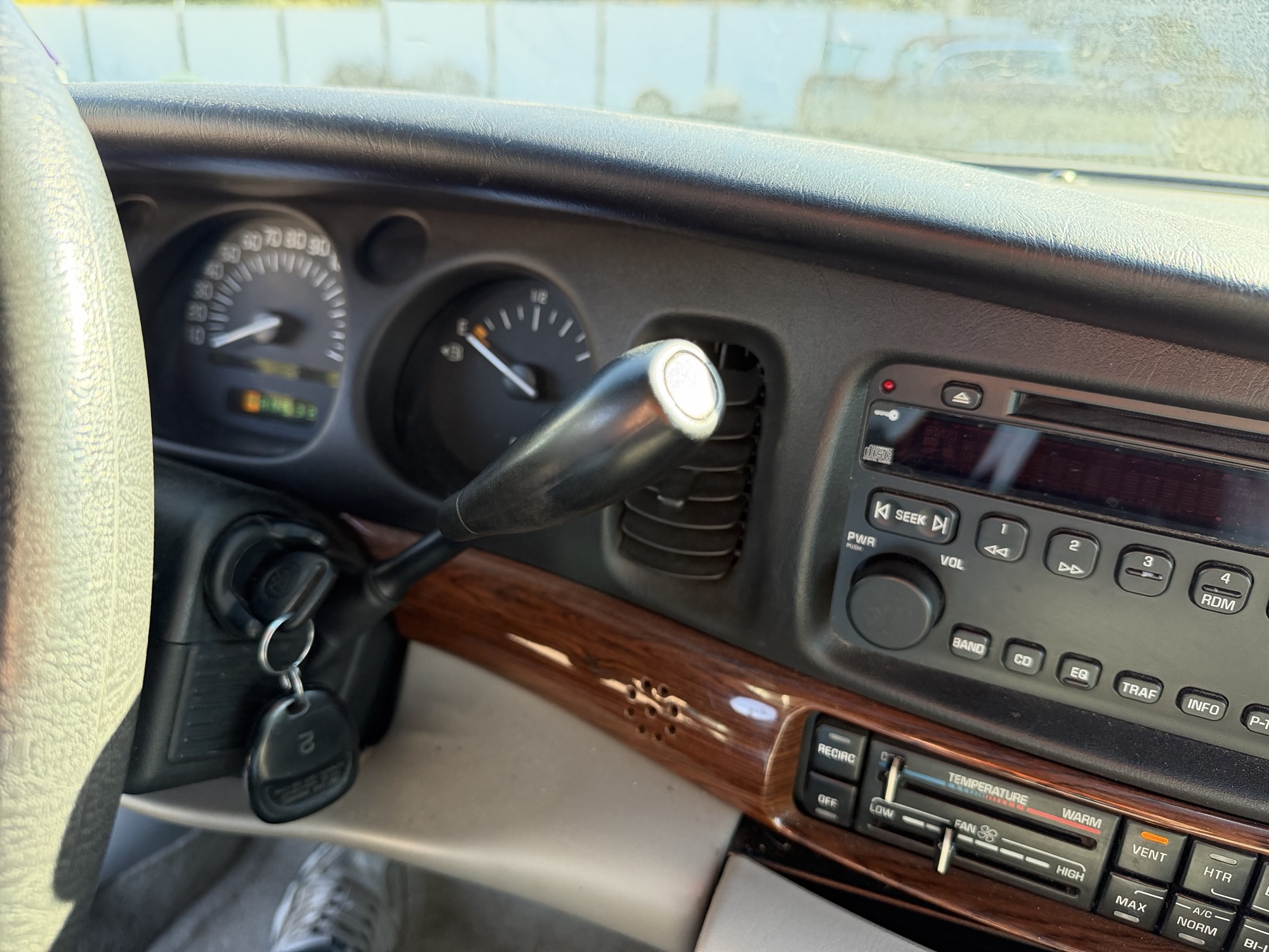 2004 buick lesabre custom with 243841 miles for sale near Elk River, Minnesota 106716_41_shifter.jpg