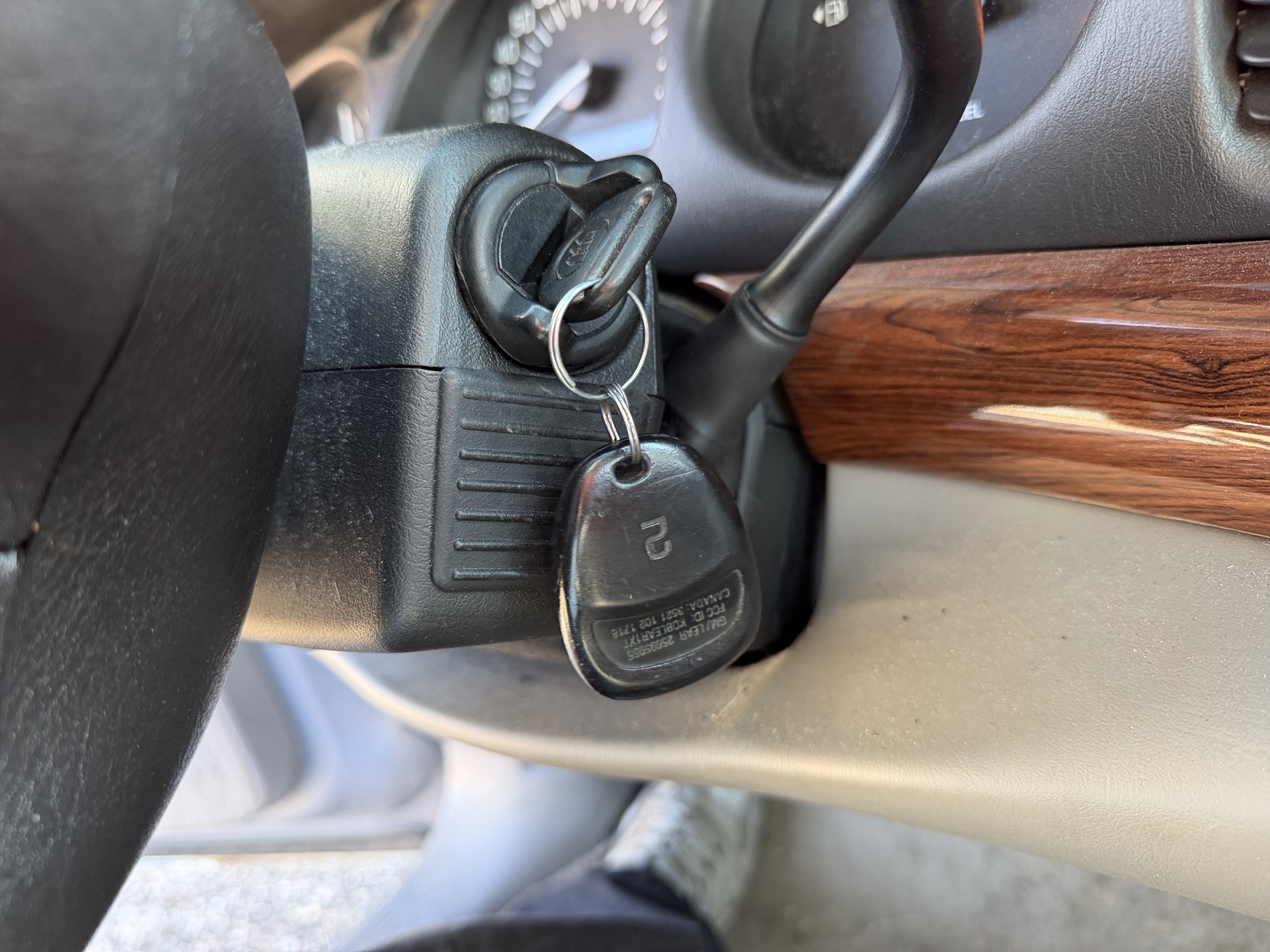 2004 buick lesabre custom with 243841 miles for sale near Elk River, Minnesota 106716_51_keys.jpg