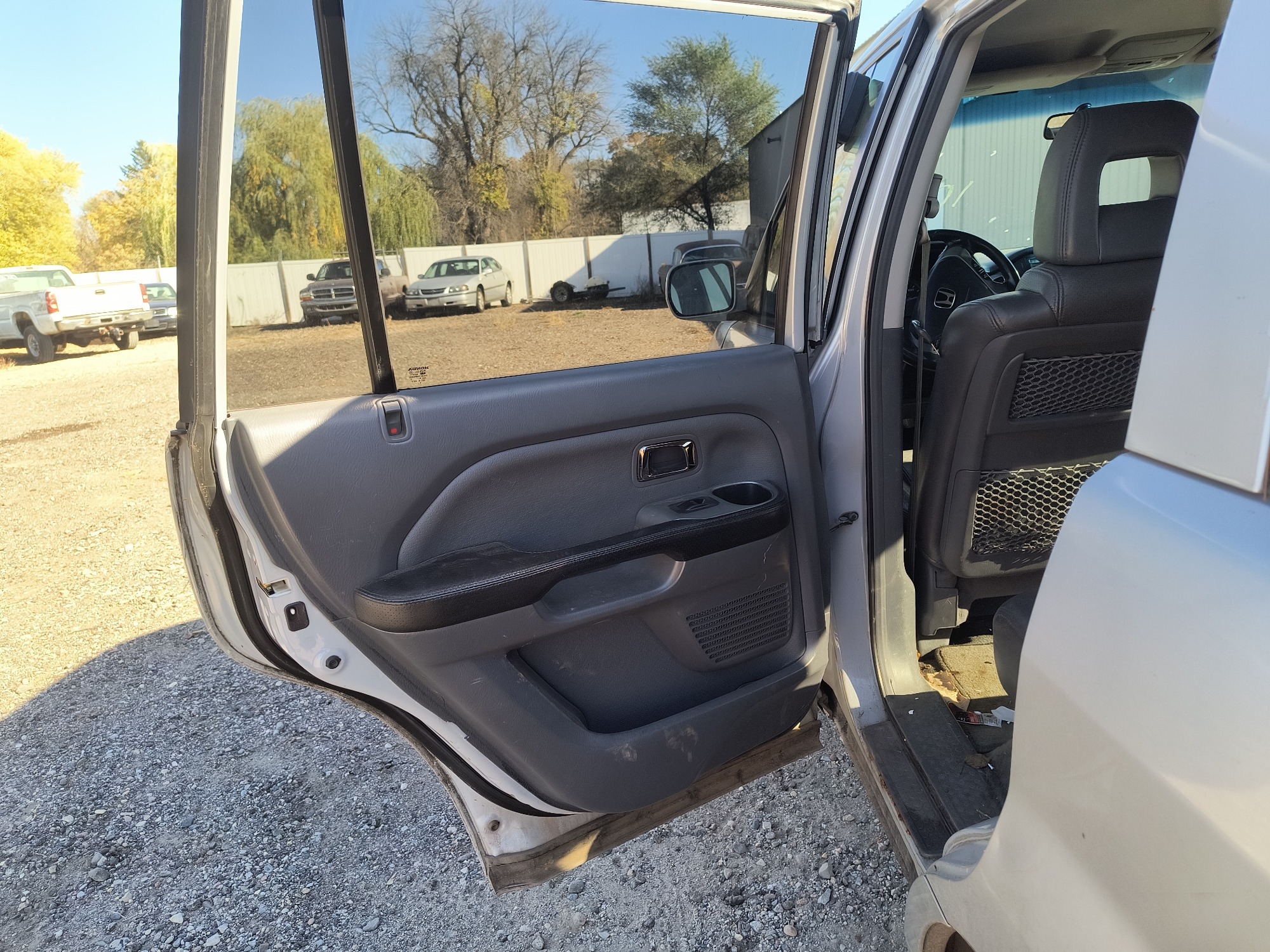 2003 honda pilot ex-w--leather with 296887 miles for sale near Elk River, Minnesota 106717_25_drv_rear_door_panel.jpg