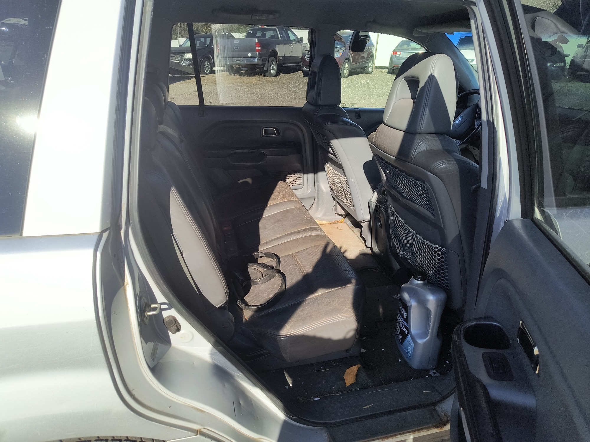 2003 honda pilot ex-w--leather with 296887 miles for sale near Elk River, Minnesota 106717_28_pass_rear_seat.jpg