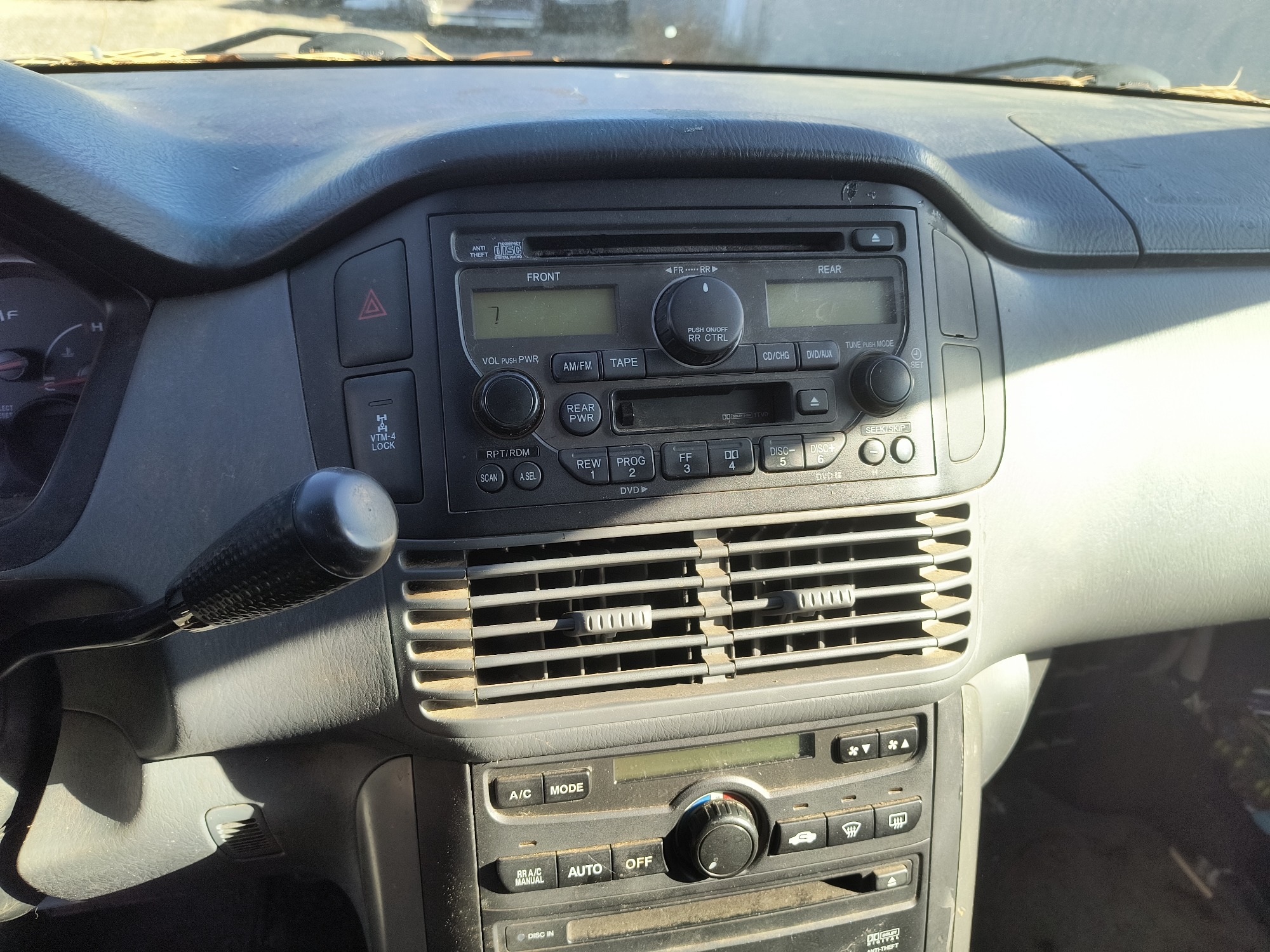 2003 honda pilot ex-w--leather with 296887 miles for sale near Elk River, Minnesota 106717_39_radio_closeup.jpg