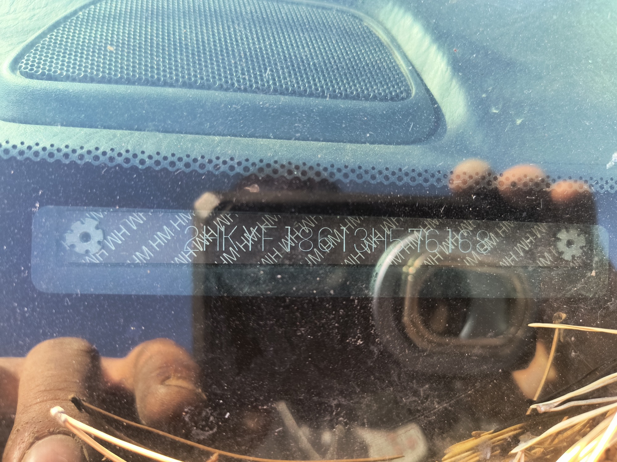 2003 honda pilot ex-w--leather with 296887 miles for sale near Elk River, Minnesota 106717_48_windshield_vin_plate.jpg