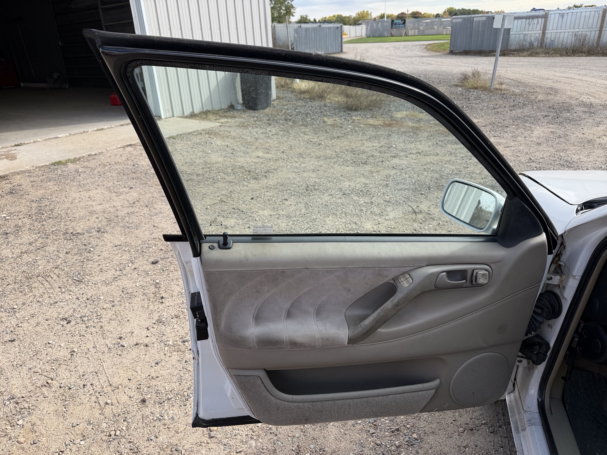 1996 volkswagen passat tdi with 310543 miles for sale near Elk River, Minnesota 106718_23_driver_door_panel.jpg