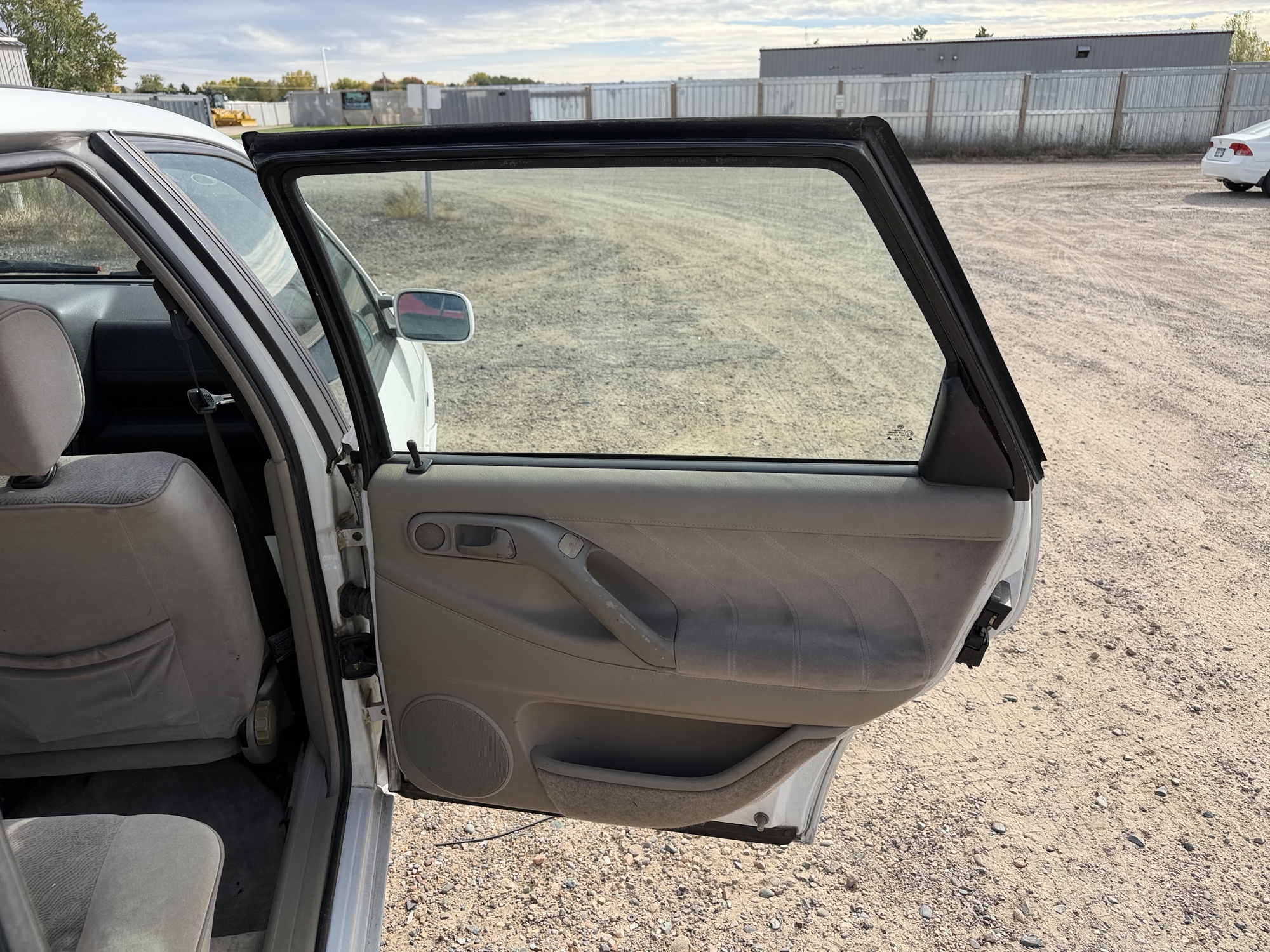 1996 volkswagen passat tdi with 310543 miles for sale near Elk River, Minnesota 106718_30_pass_rear_door_panel.jpg