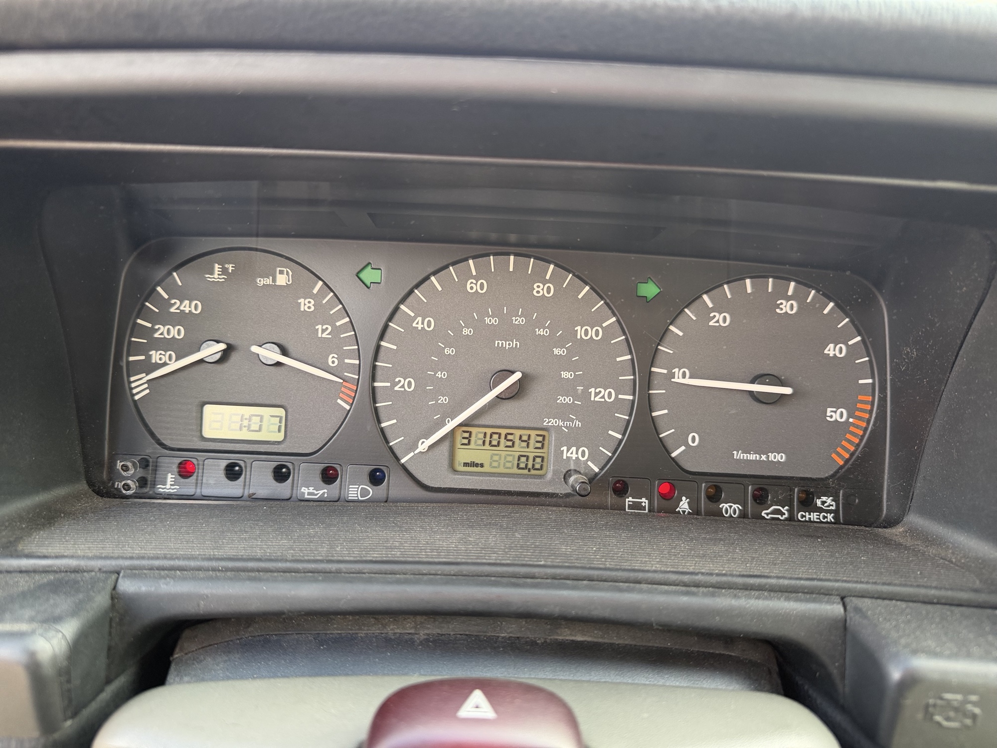 1996 volkswagen passat tdi with 310543 miles for sale near Elk River, Minnesota 106718_43_gauge_cluster.jpg