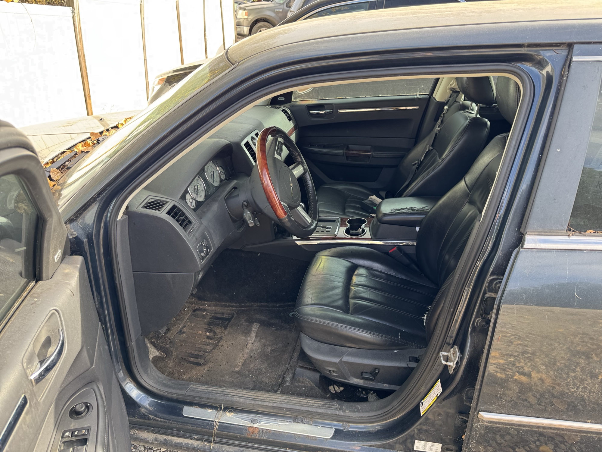 2008 chrysler 300 c for sale near Elk River, Minnesota 106719_22_driver_seat.jpg