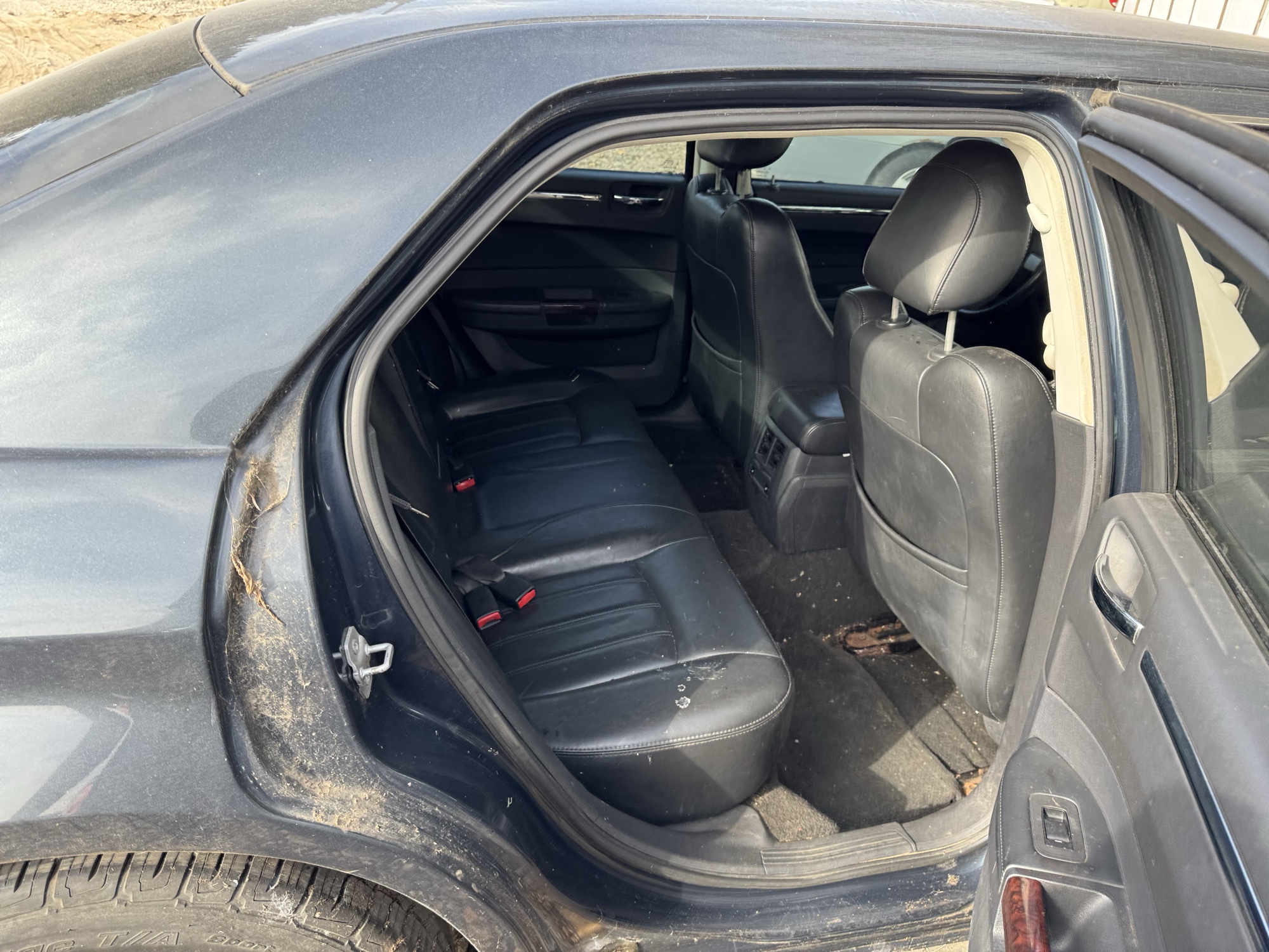 2008 chrysler 300 c for sale near Elk River, Minnesota 106719_28_pass_rear_seat.jpg
