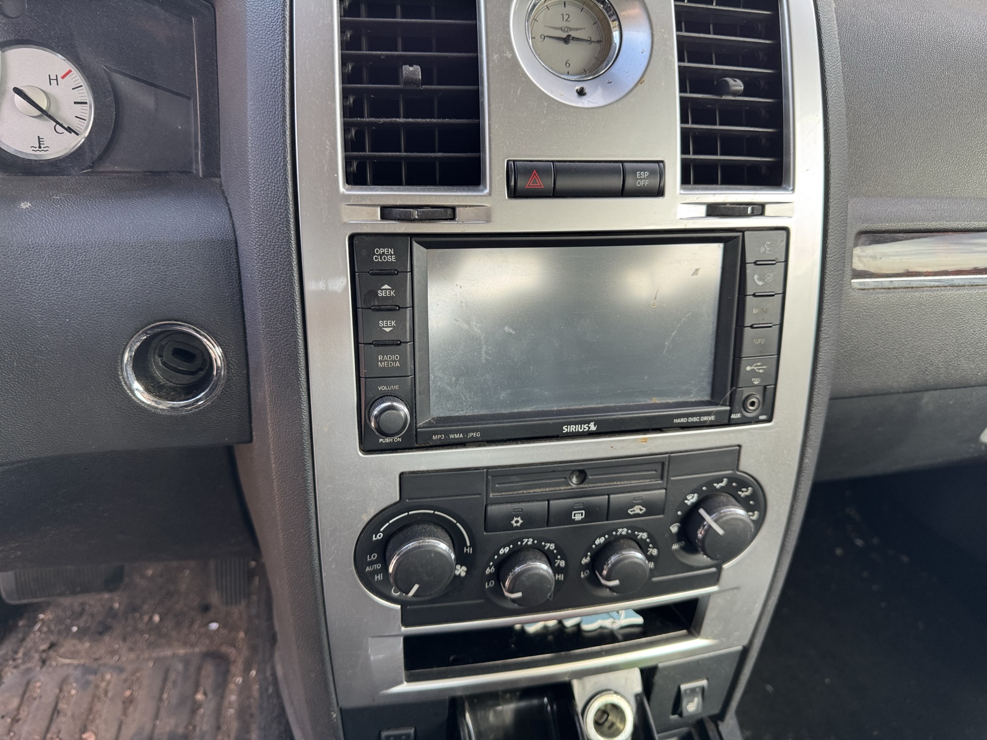 2008 chrysler 300 c for sale near Elk River, Minnesota 106719_39_radio_closeup.jpg