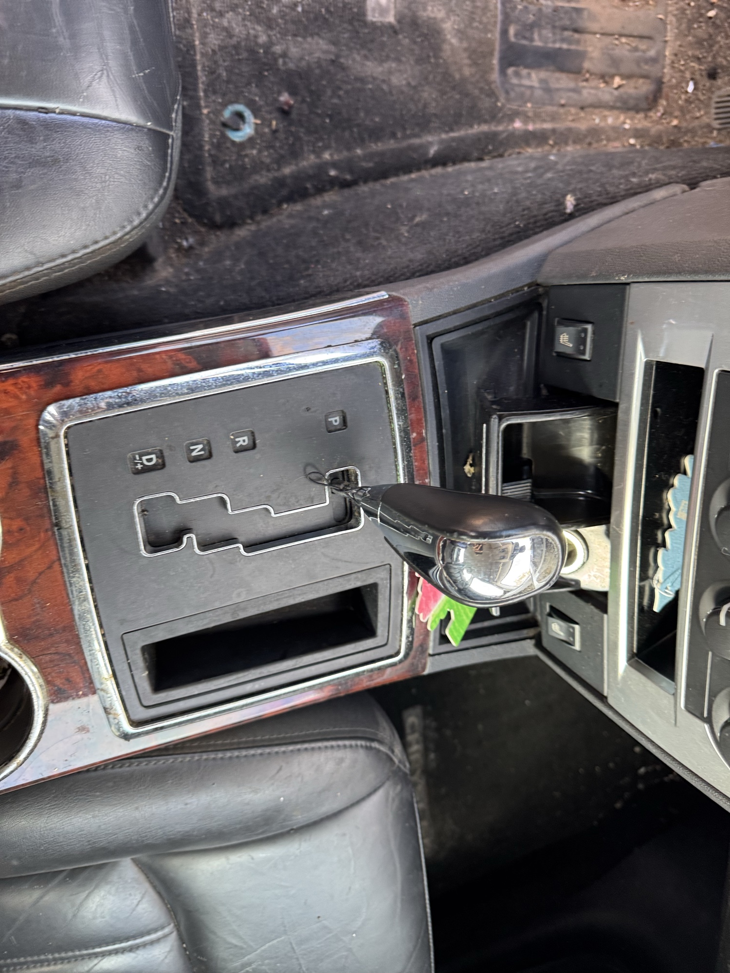 2008 chrysler 300 c for sale near Elk River, Minnesota 106719_41_shifter.jpg