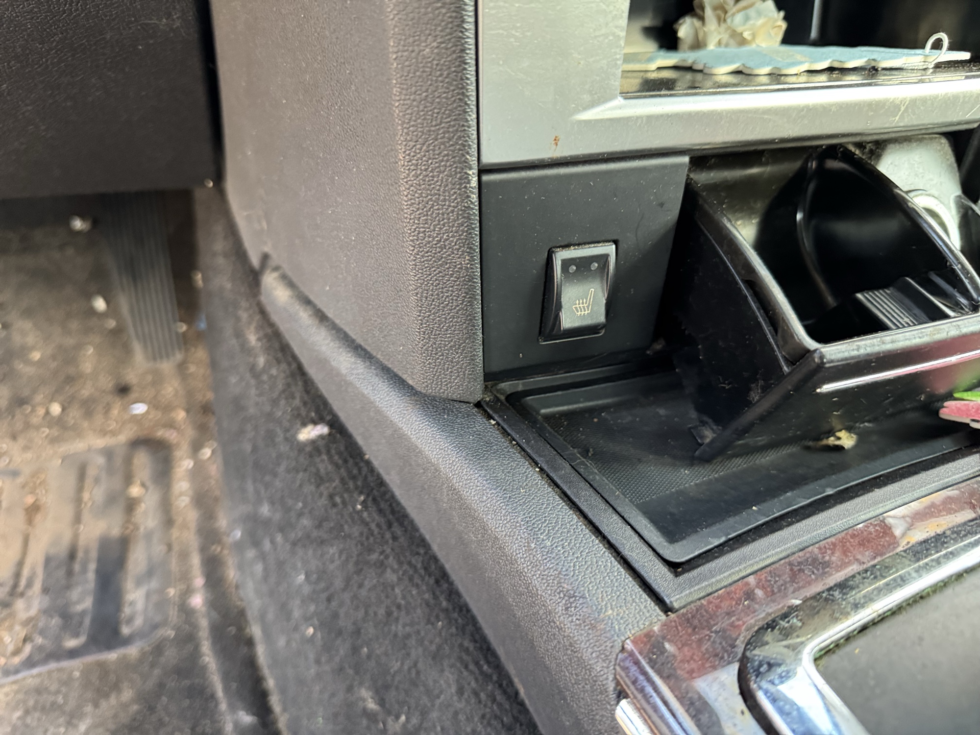 2008 chrysler 300 c for sale near Elk River, Minnesota 106719_42_heated_seat_switches.jpg