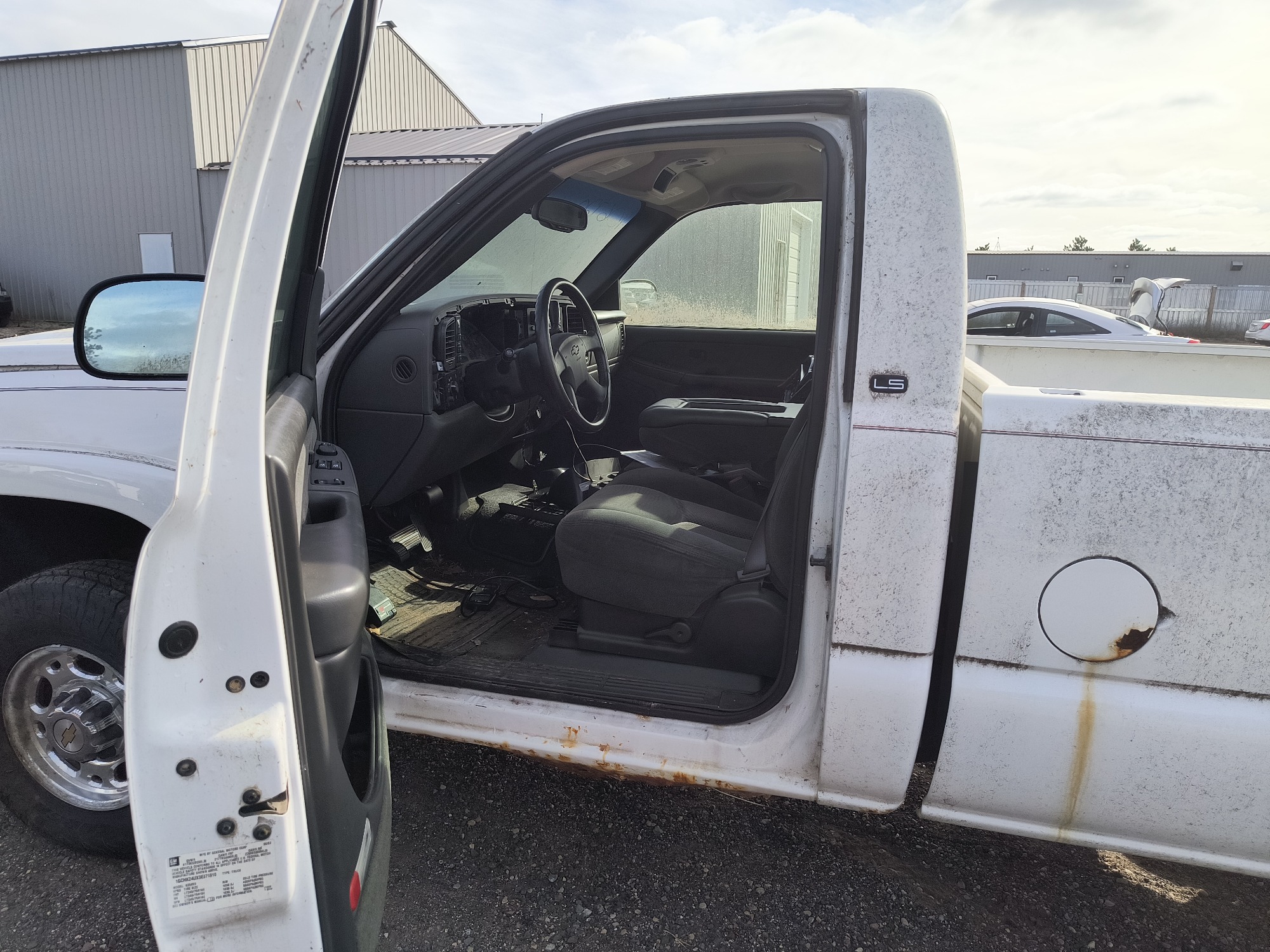 2003 chevrolet silverado-2500hd 4wd with 76253 miles for sale near Elk River, Minnesota 106720_22_driver_seat.jpg