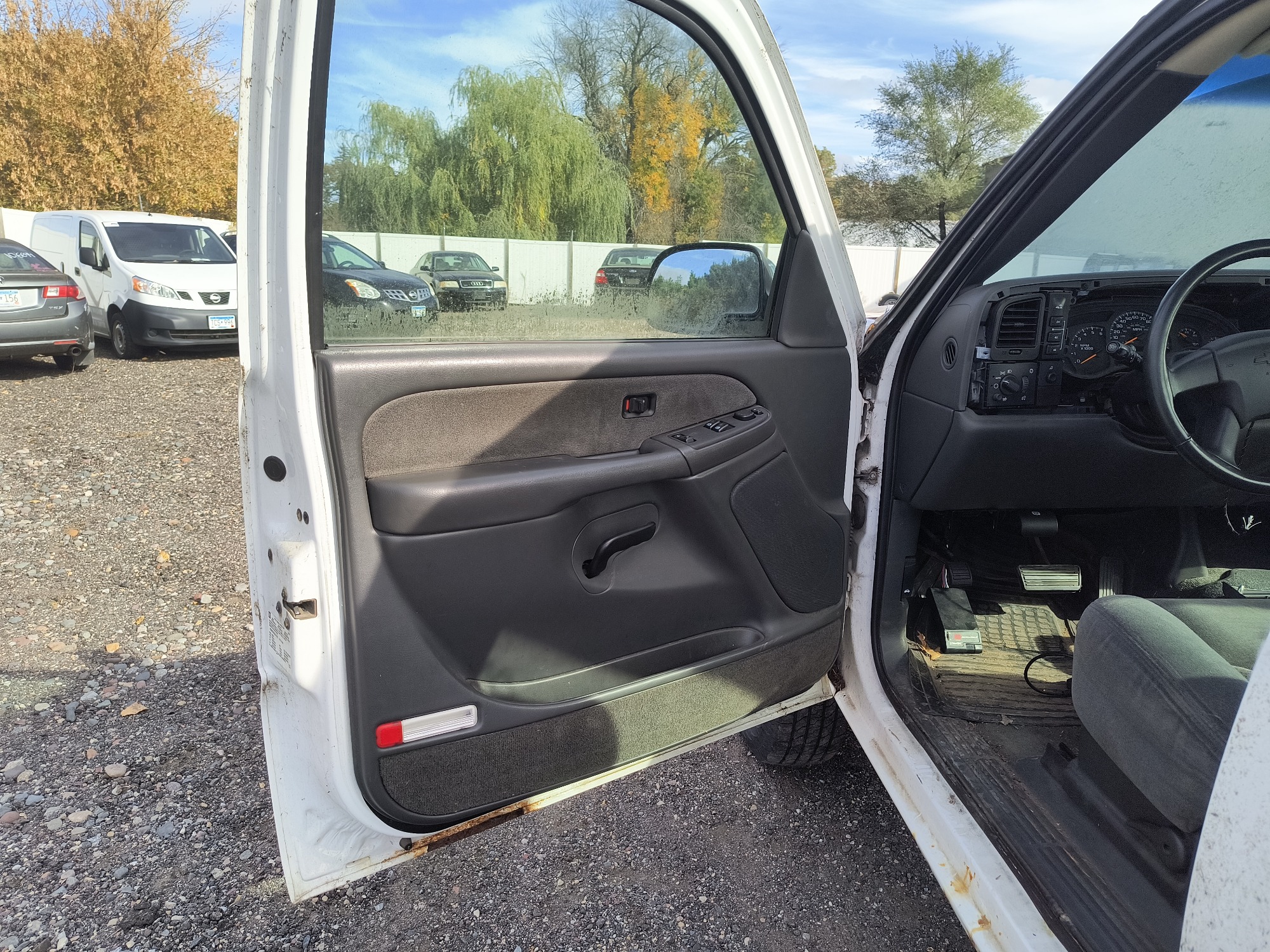 2003 chevrolet silverado-2500hd 4wd with 76253 miles for sale near Elk River, Minnesota 106720_23_driver_door_panel.jpg