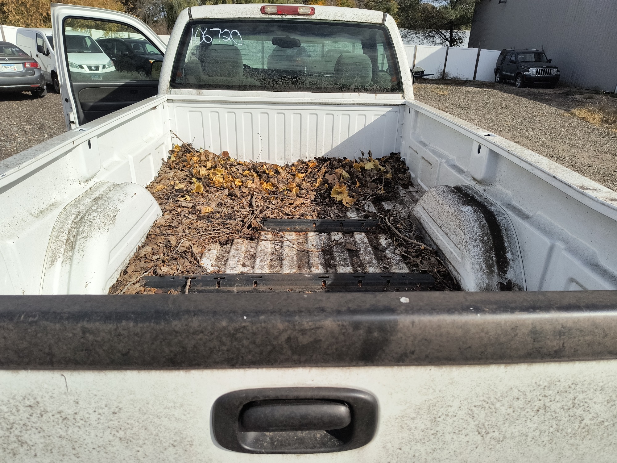 2003 chevrolet silverado-2500hd 4wd with 76253 miles for sale near Elk River, Minnesota 106720_26_trunk.jpg