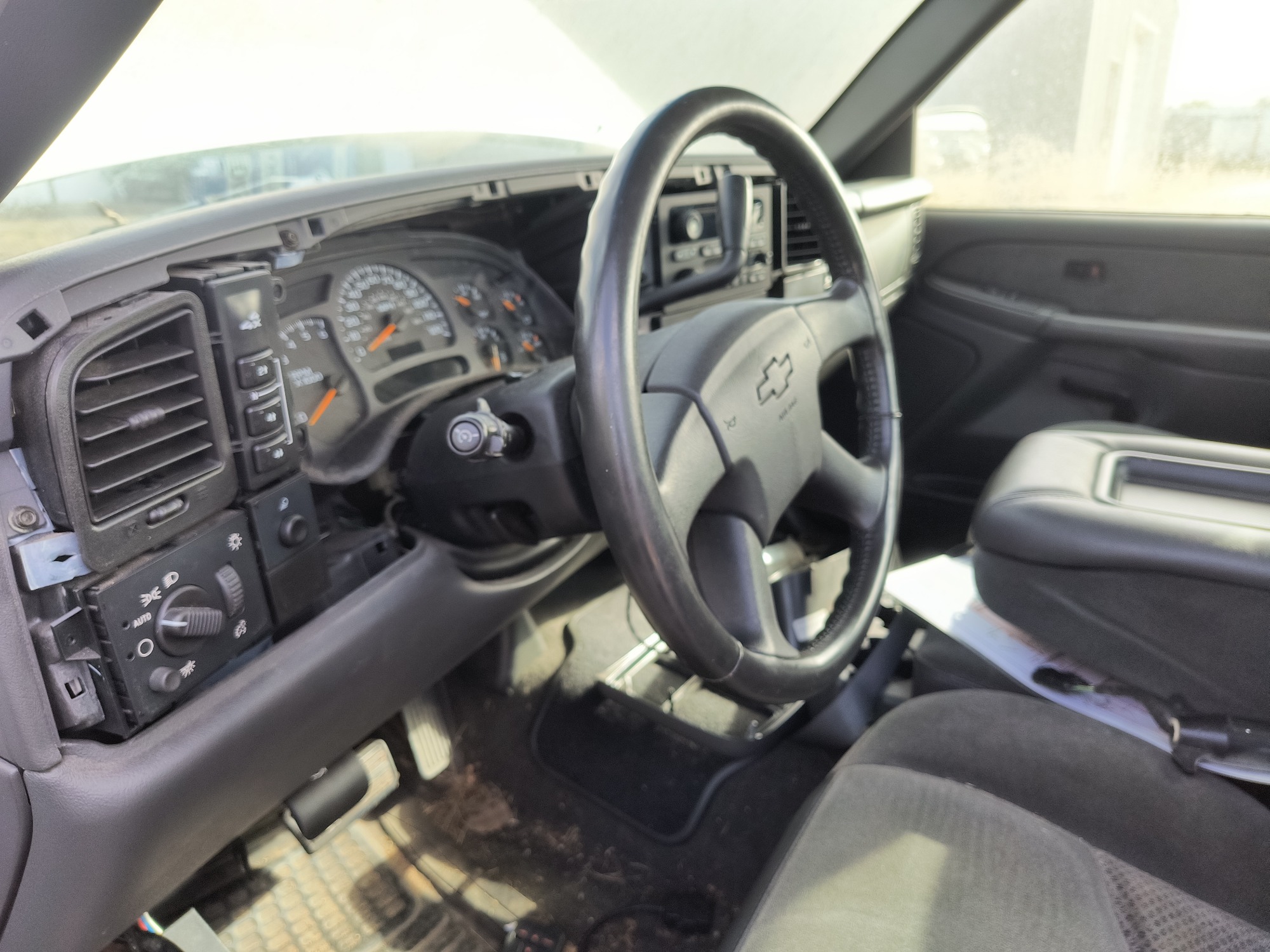 2003 chevrolet silverado-2500hd 4wd with 76253 miles for sale near Elk River, Minnesota 106720_37_left_of_steering_wheel.jpg