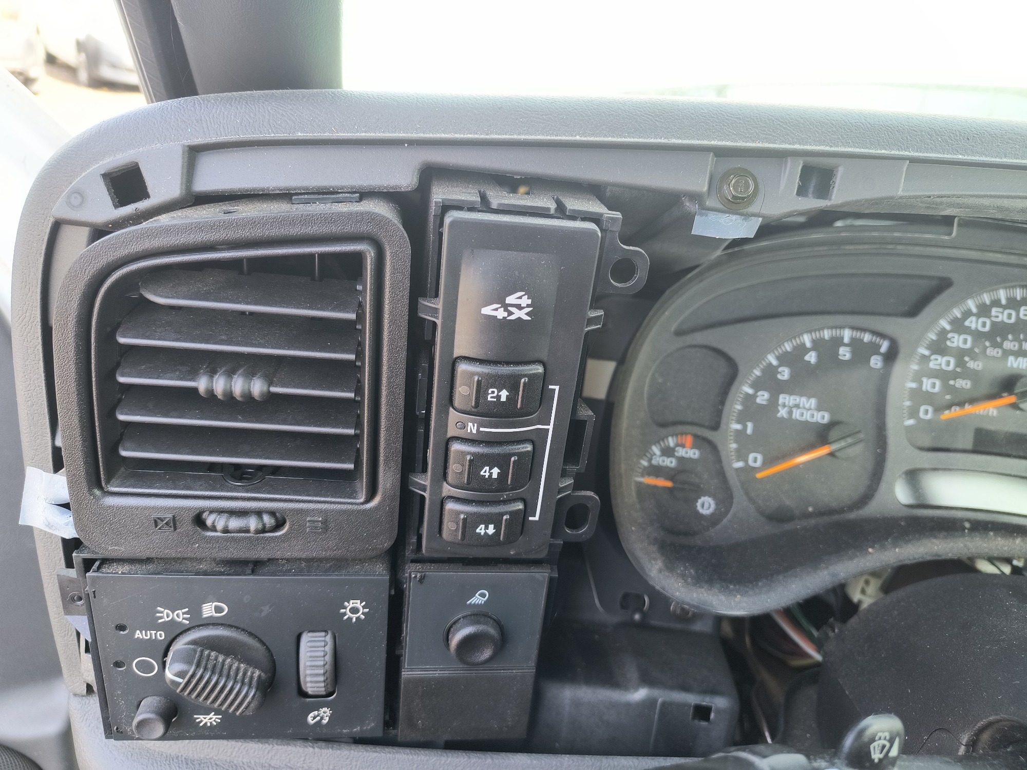 2003 chevrolet silverado-2500hd 4wd with 76253 miles for sale near Elk River, Minnesota 106720_38_4x4_switch.jpg
