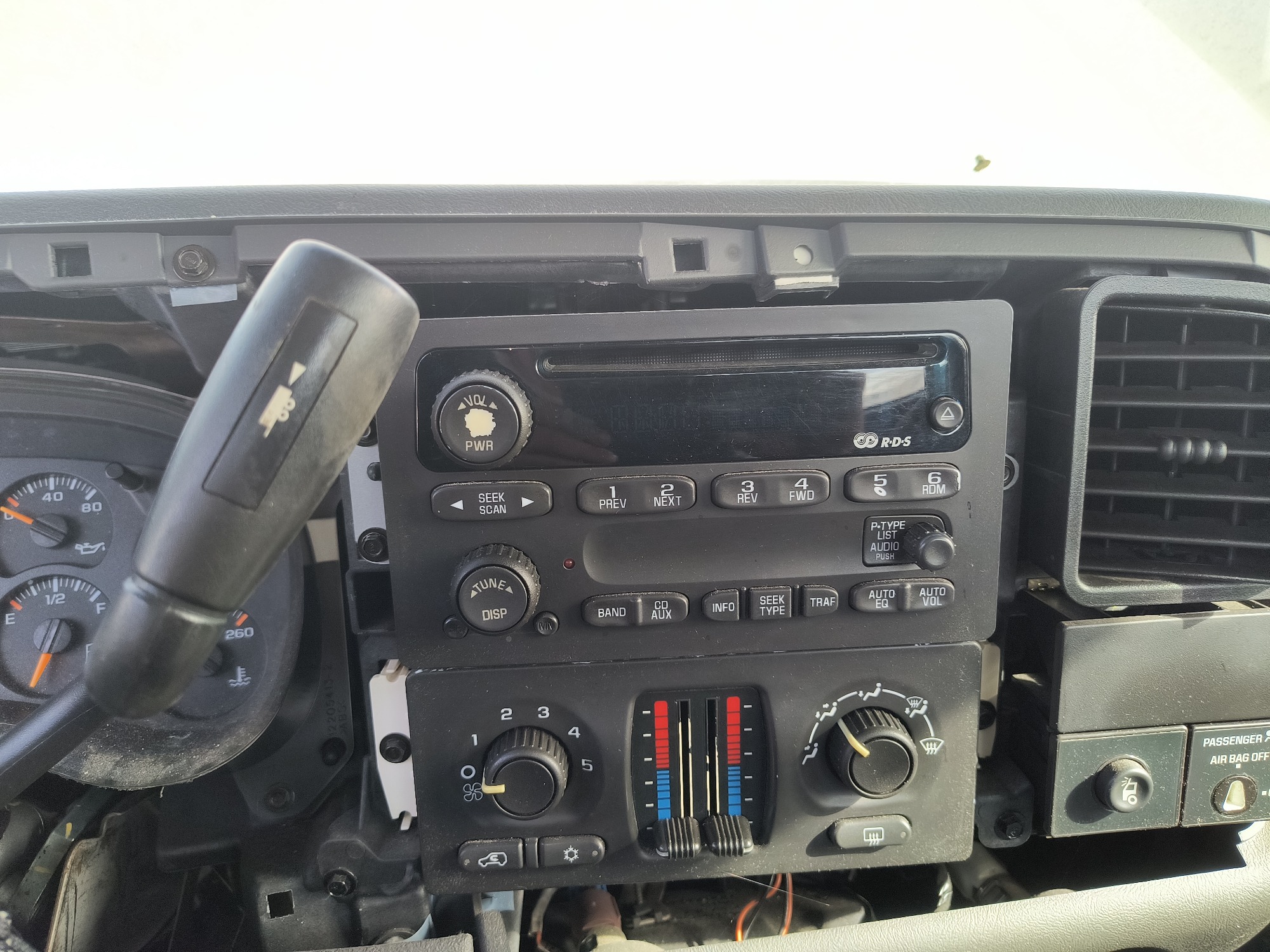 2003 chevrolet silverado-2500hd 4wd with 76253 miles for sale near Elk River, Minnesota 106720_39_radio_closeup.jpg