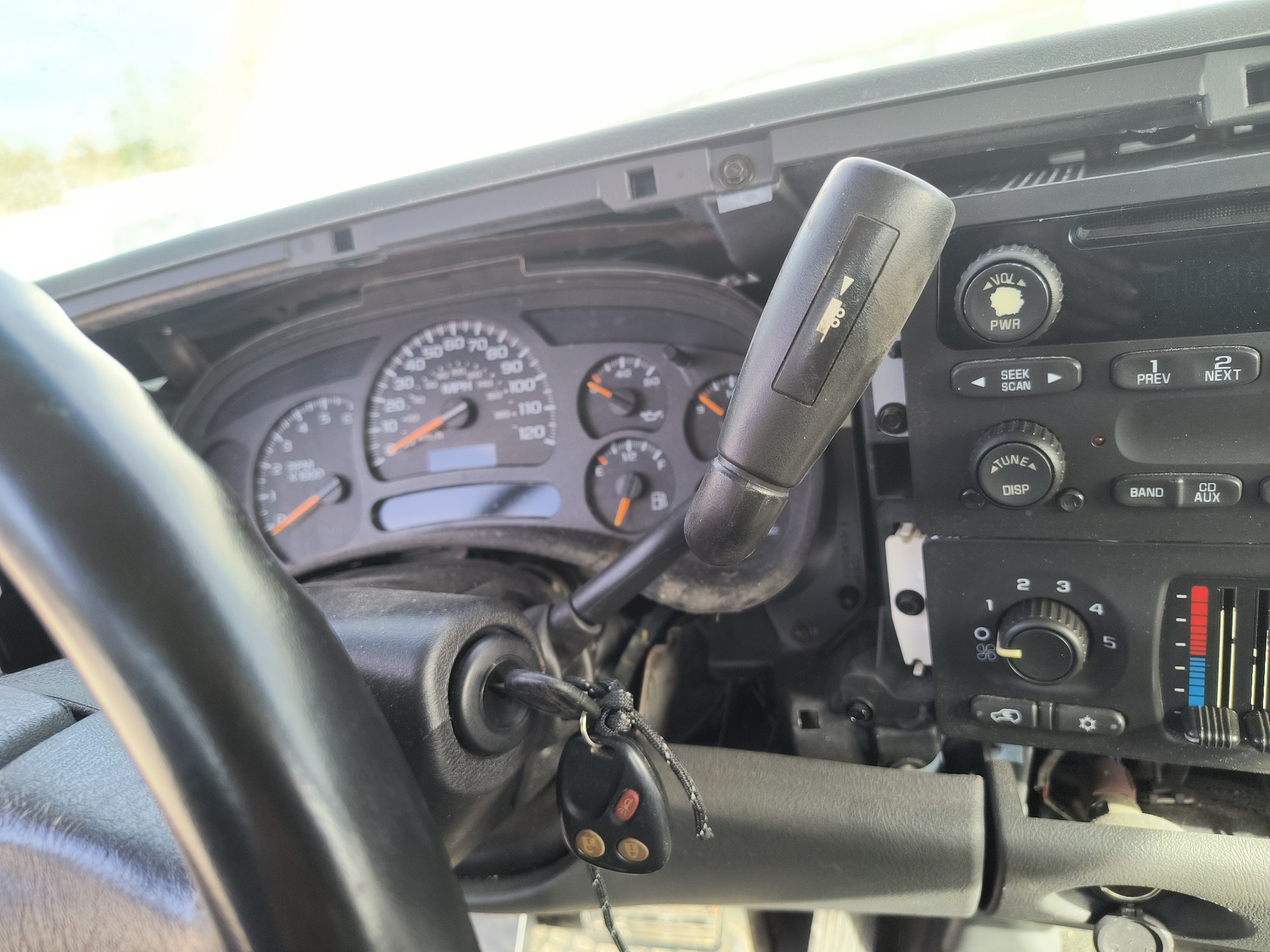 2003 chevrolet silverado-2500hd 4wd with 76253 miles for sale near Elk River, Minnesota 106720_41_shifter.jpg